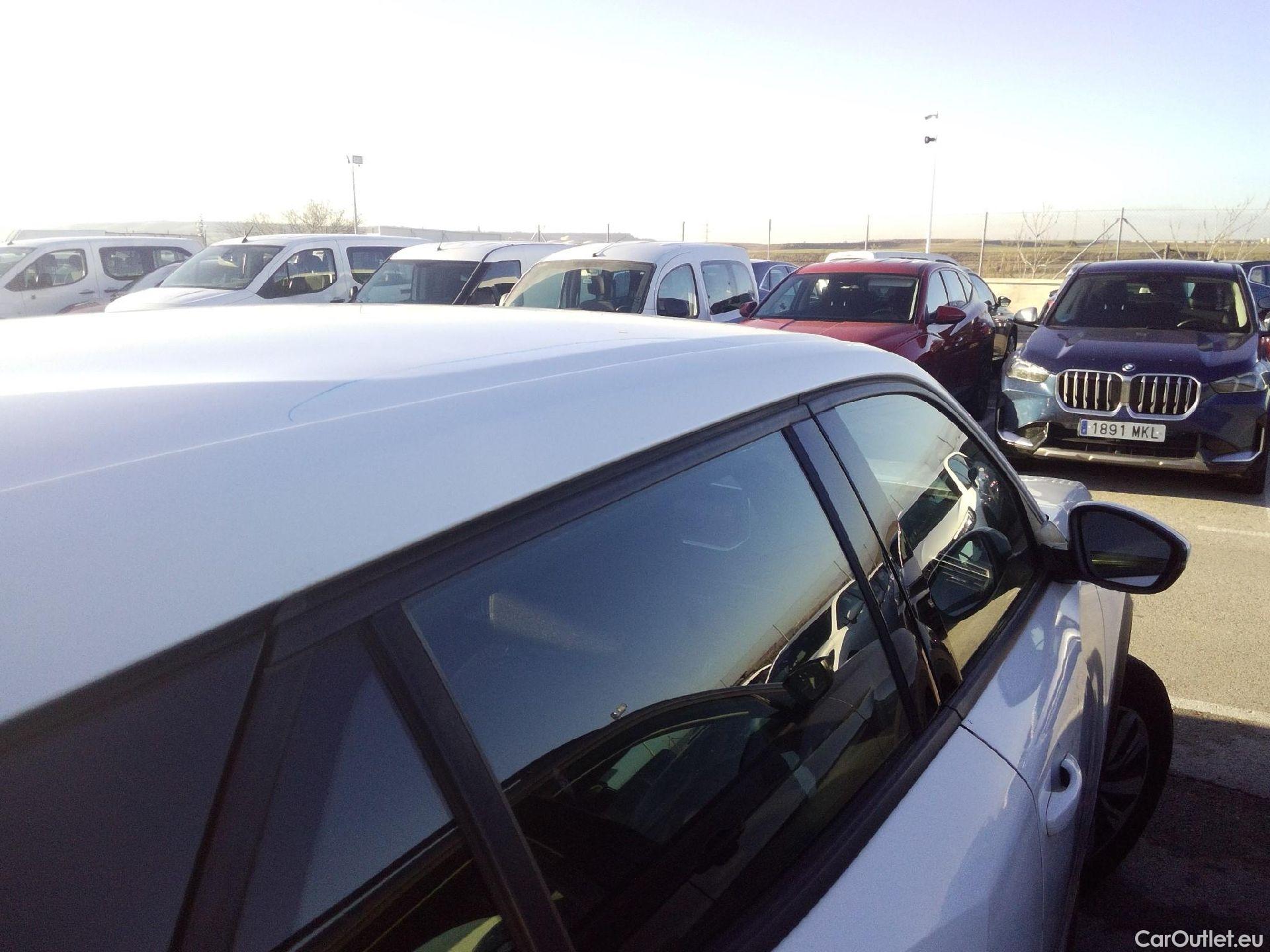  Peugeot  2008 PEUGEOT  / 2019 / 5P / todoterreno Active BlueHDI 100 S&S BVM6 #13