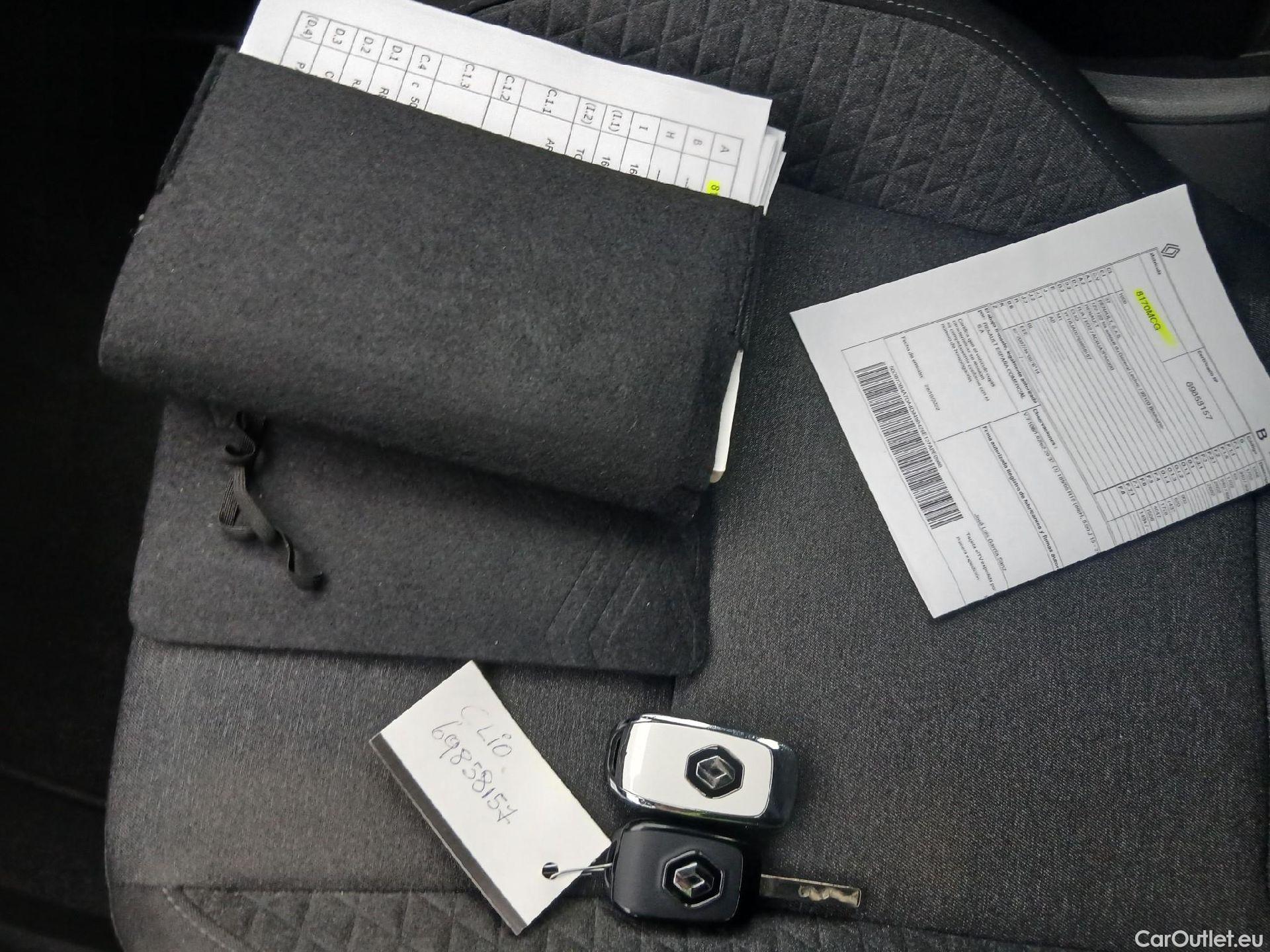  Renault  Clio RENAULT  / 2019 / 5P / berlina con portón Equilibre Blue dCi 74kW (100CV) #1