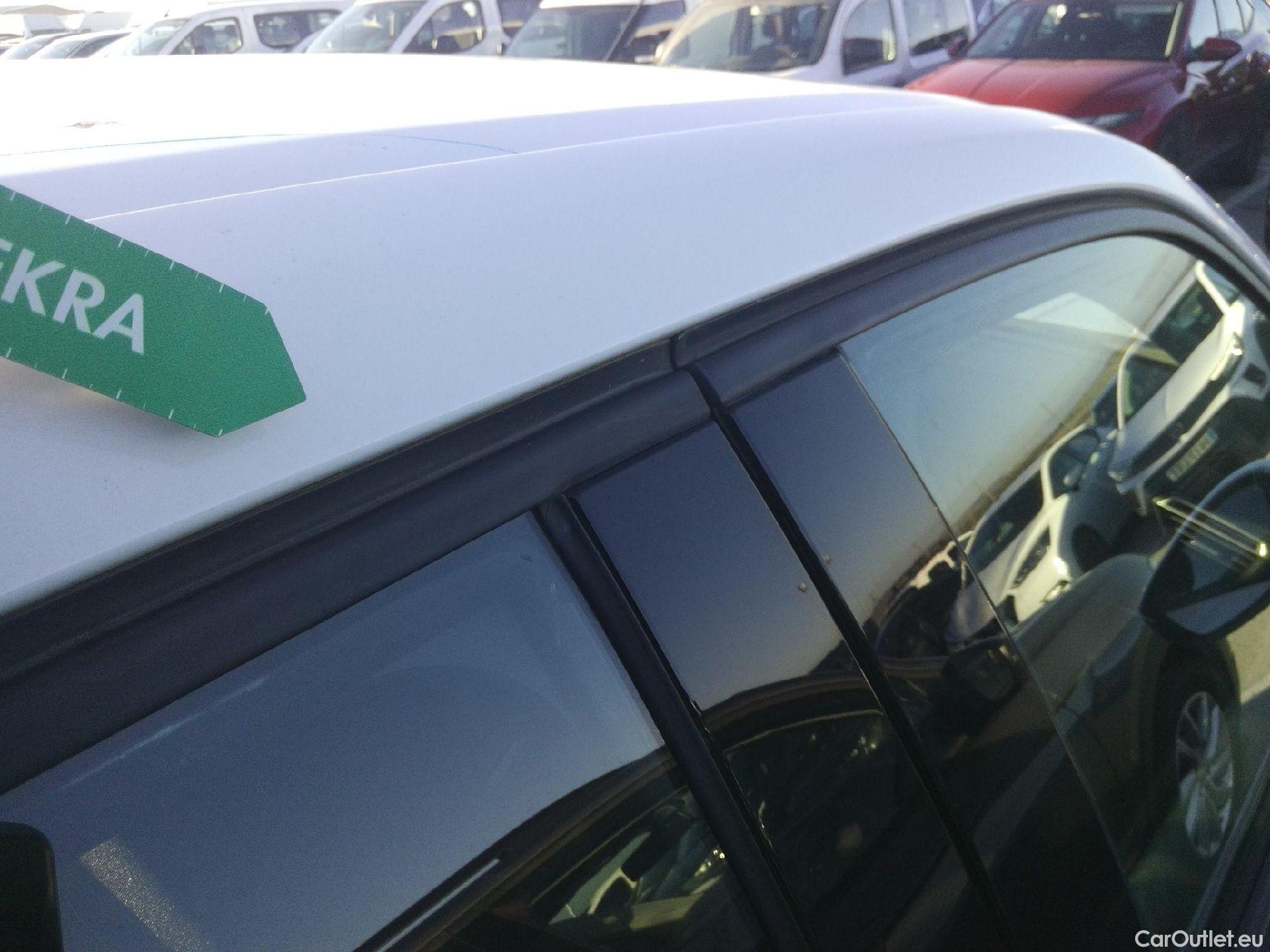  Peugeot  2008 PEUGEOT  / 2019 / 5P / todoterreno Active BlueHDI 100 S&S BVM6 #12