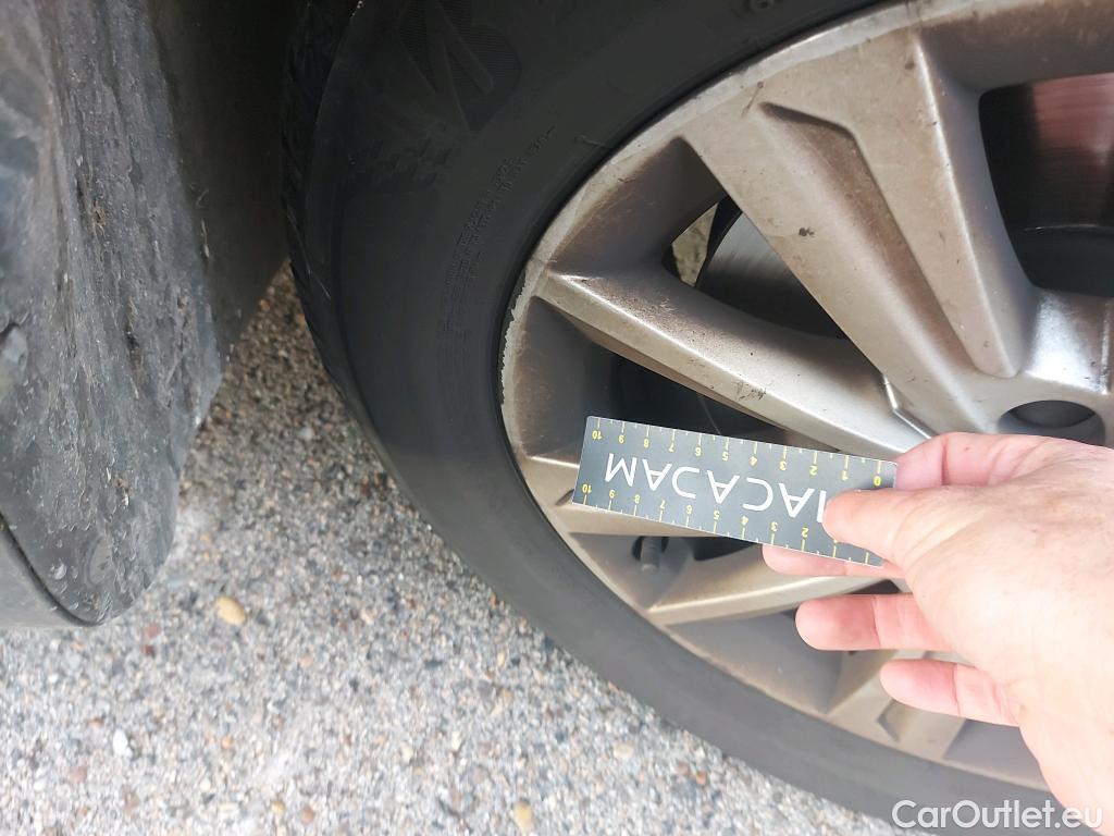  Seat  Alhambra SEAT  / 2010 / 5P / monovolumen 1.4 TSI 110kW DSG St&Sp Style GO(SP) #19