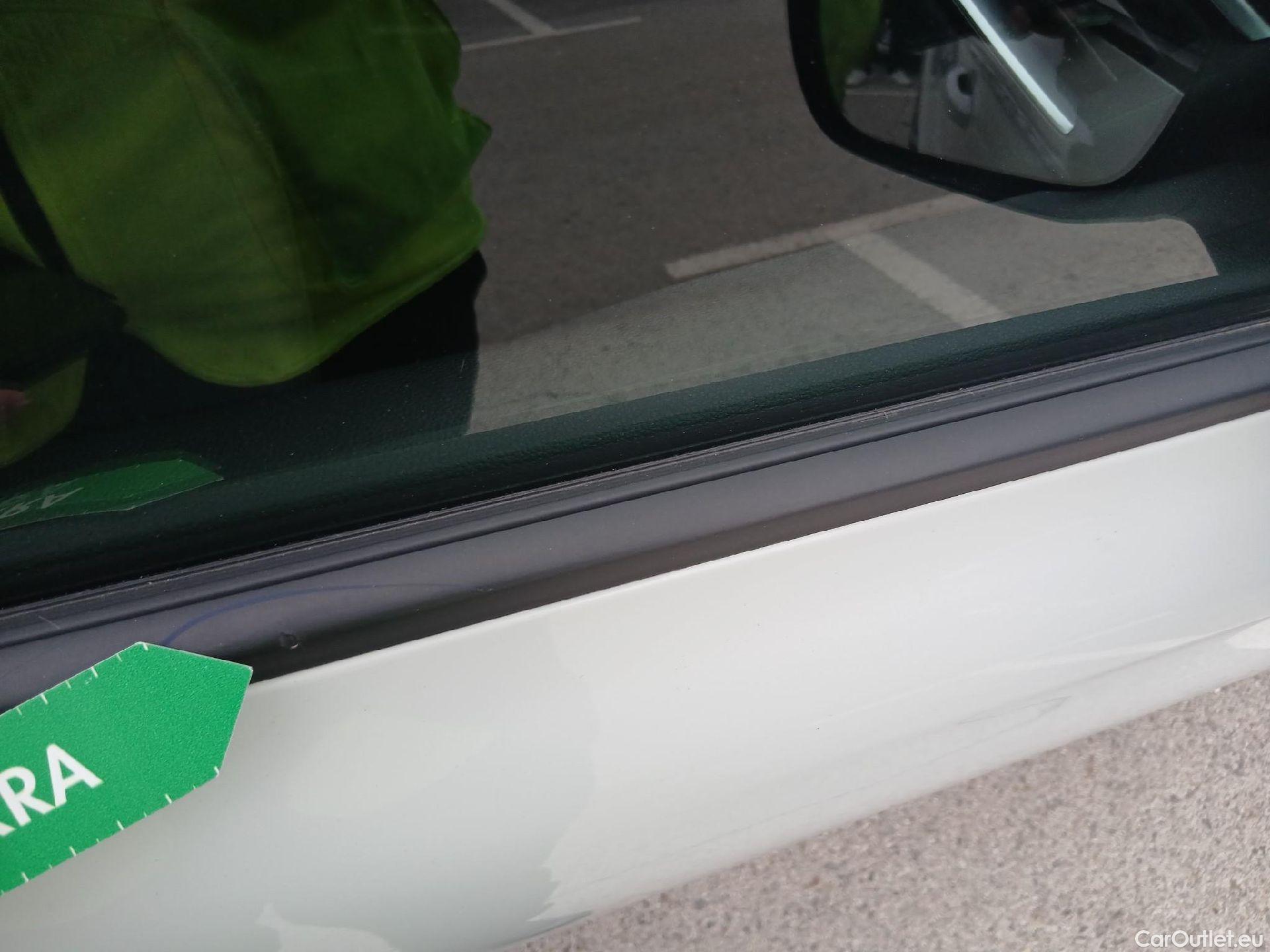  Renault  Clio RENAULT  / 2019 / 5P / berlina con portón Equilibre Blue dCi 74kW (100CV) #16