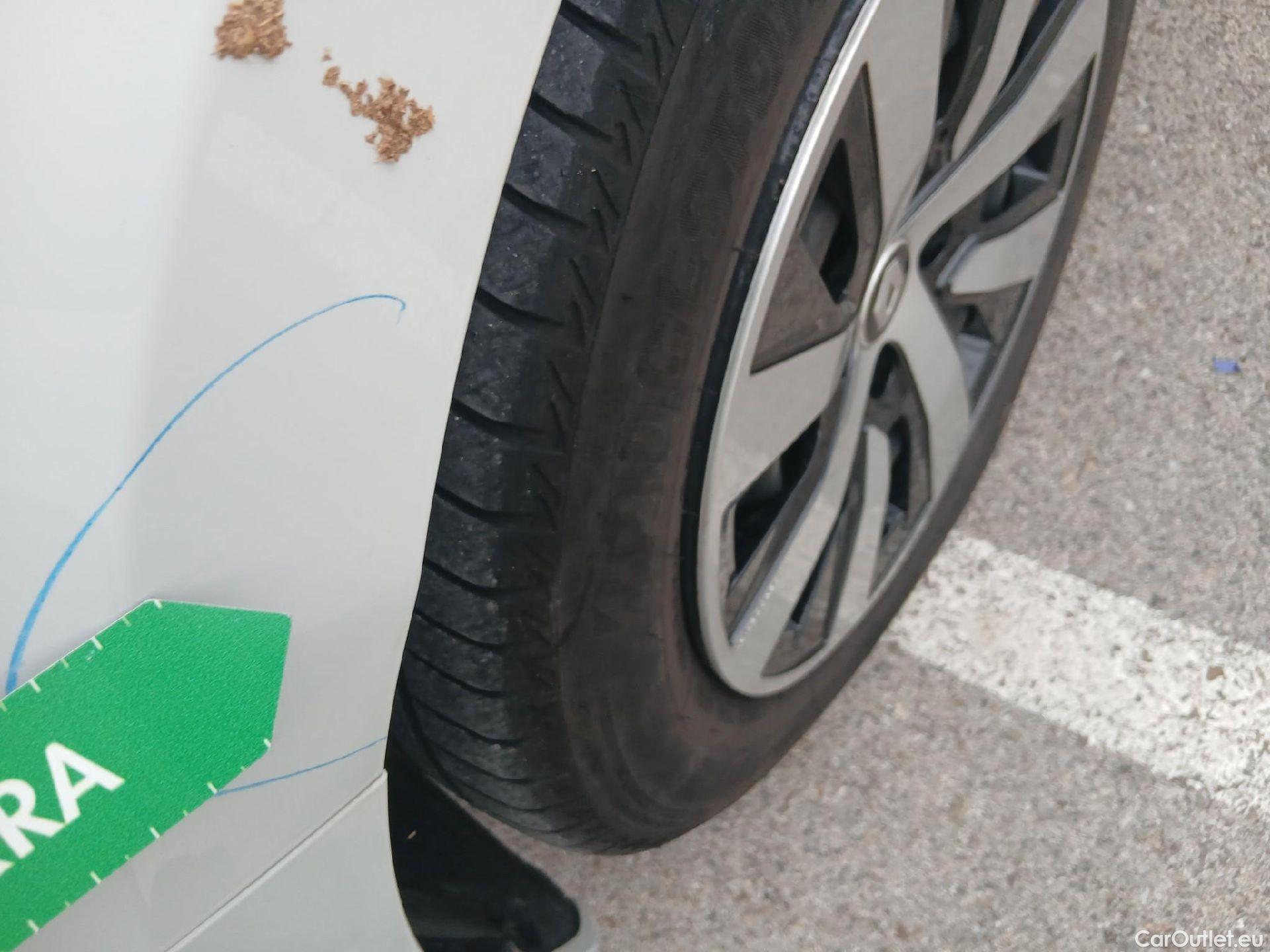  Renault  Clio RENAULT  / 2019 / 5P / berlina con portón Equilibre Blue dCi 74kW (100CV) #10