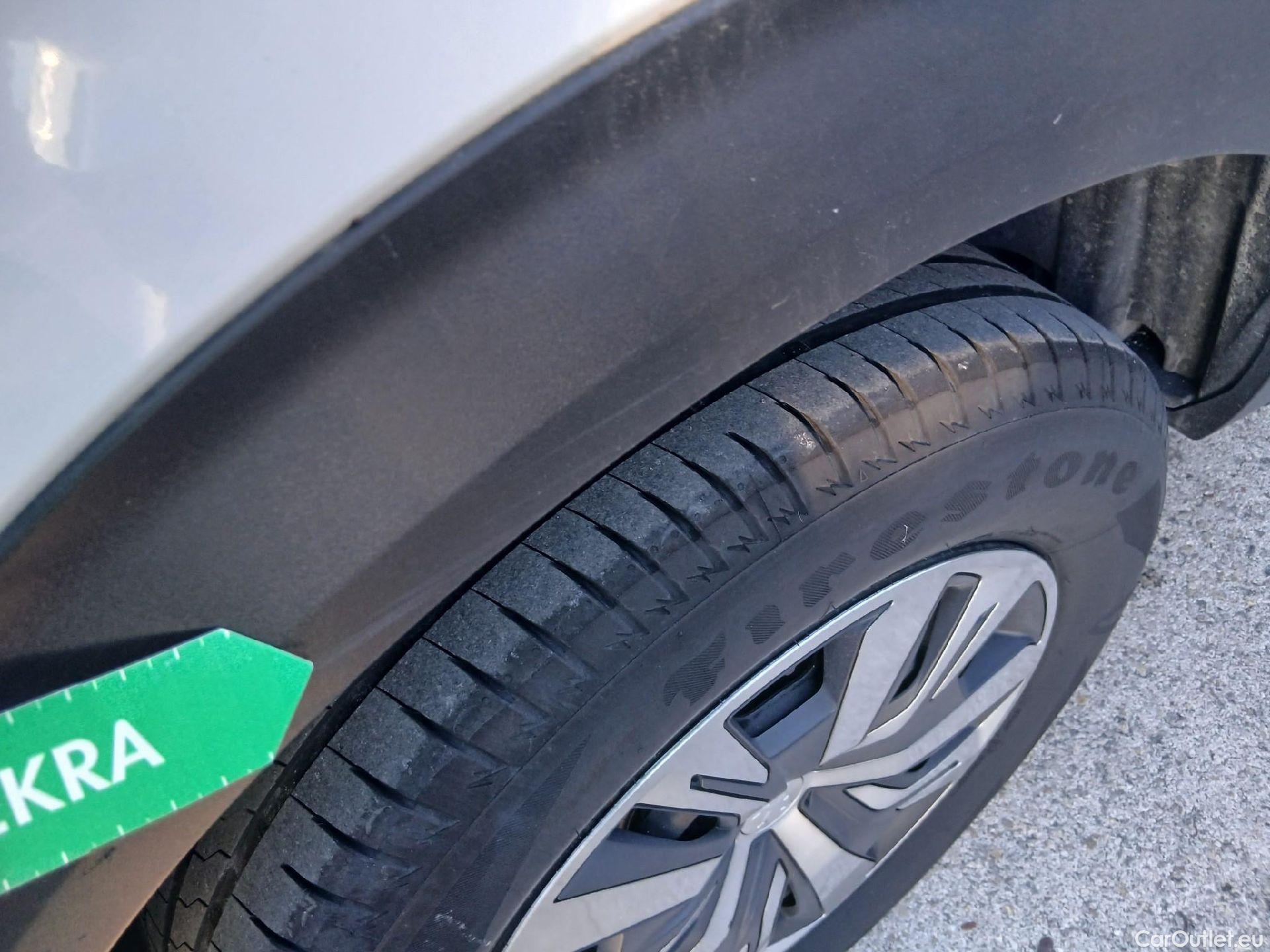  Peugeot  2008 PEUGEOT  / 2019 / 5P / todoterreno Active BlueHDI 100 S&S BVM6 #5