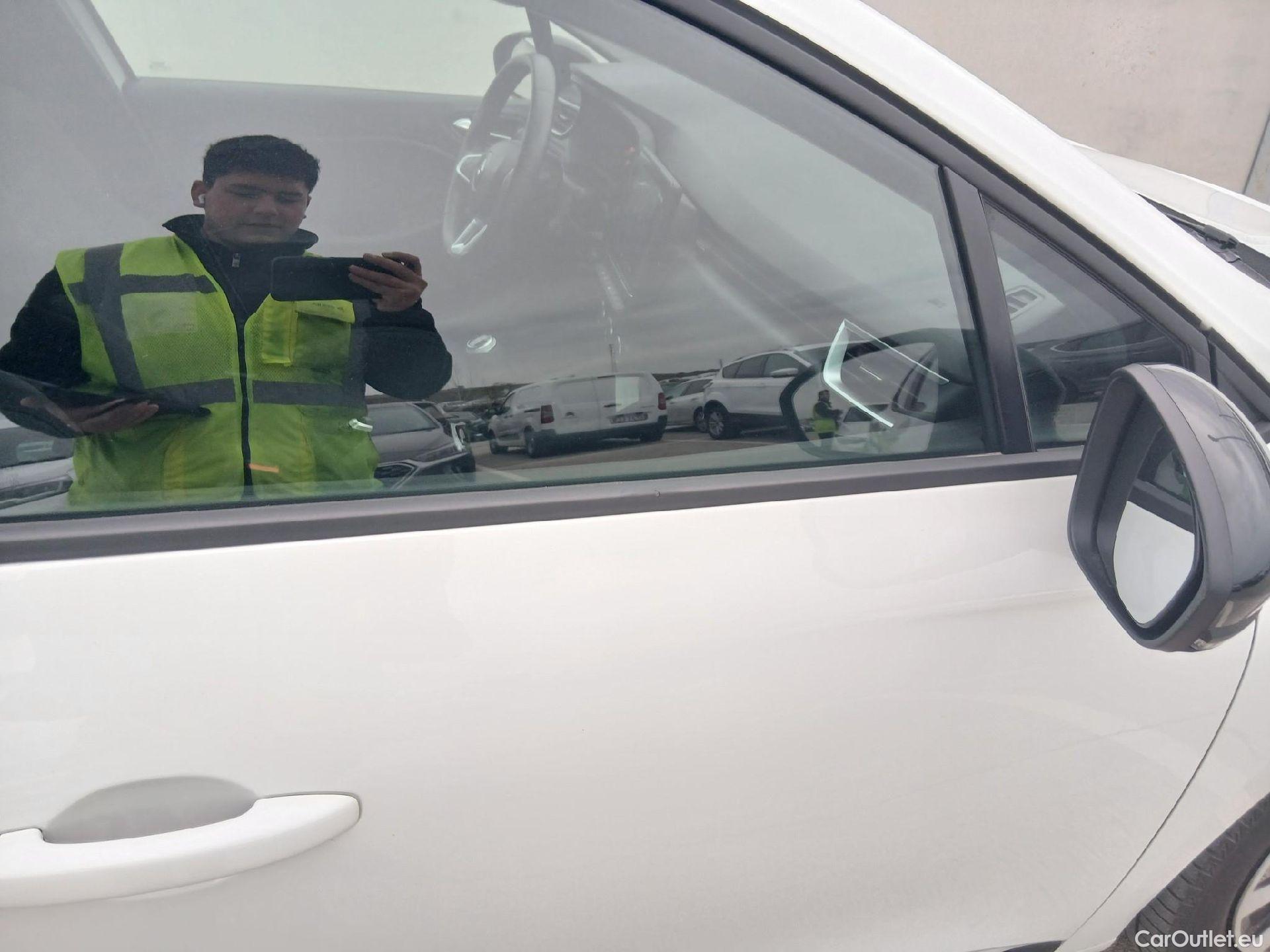  Renault  Clio RENAULT  / 2019 / 5P / berlina con portón Equilibre Blue dCi 74kW (100CV) #15