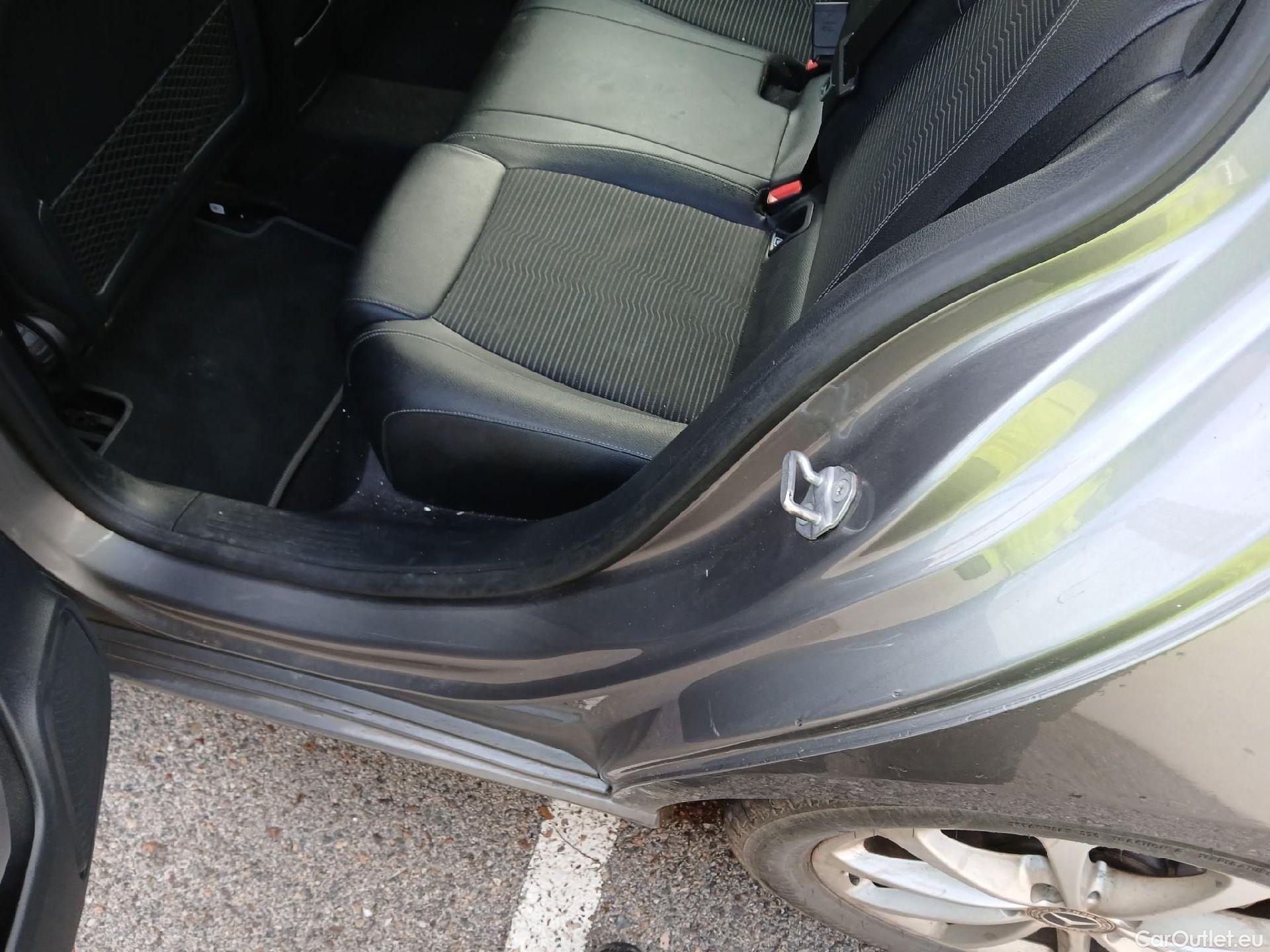  Mercedes  A-Klasse MERCEDES-BENZ Clase A / 2018 / 5P / berlina con portón A 180 d #4