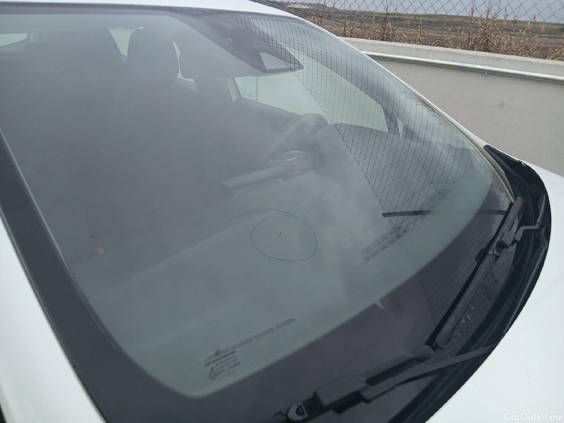  Renault  Clio RENAULT  / 2019 / 5P / berlina con portón Equilibre Blue dCi 74kW (100CV) #6