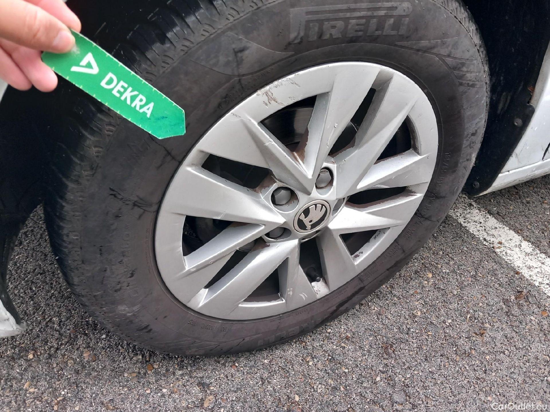  Skoda  Fabia SKODA  / 2021 / 5P / berlina con portón 1.0 TSI 70KW (95CV) Emotion (AC) #9