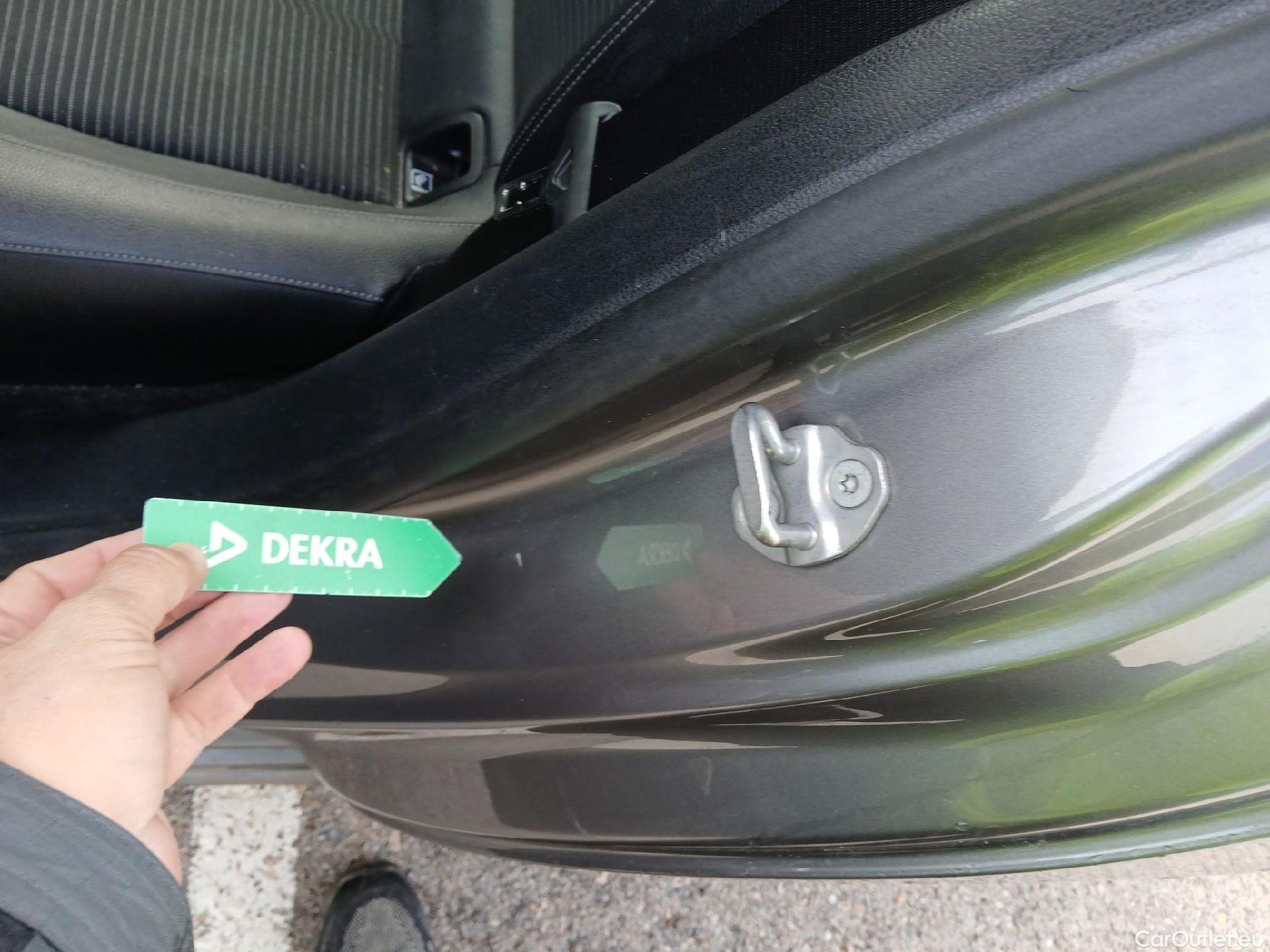  Mercedes  A-Klasse MERCEDES-BENZ Clase A / 2018 / 5P / berlina con portón A 180 d #3