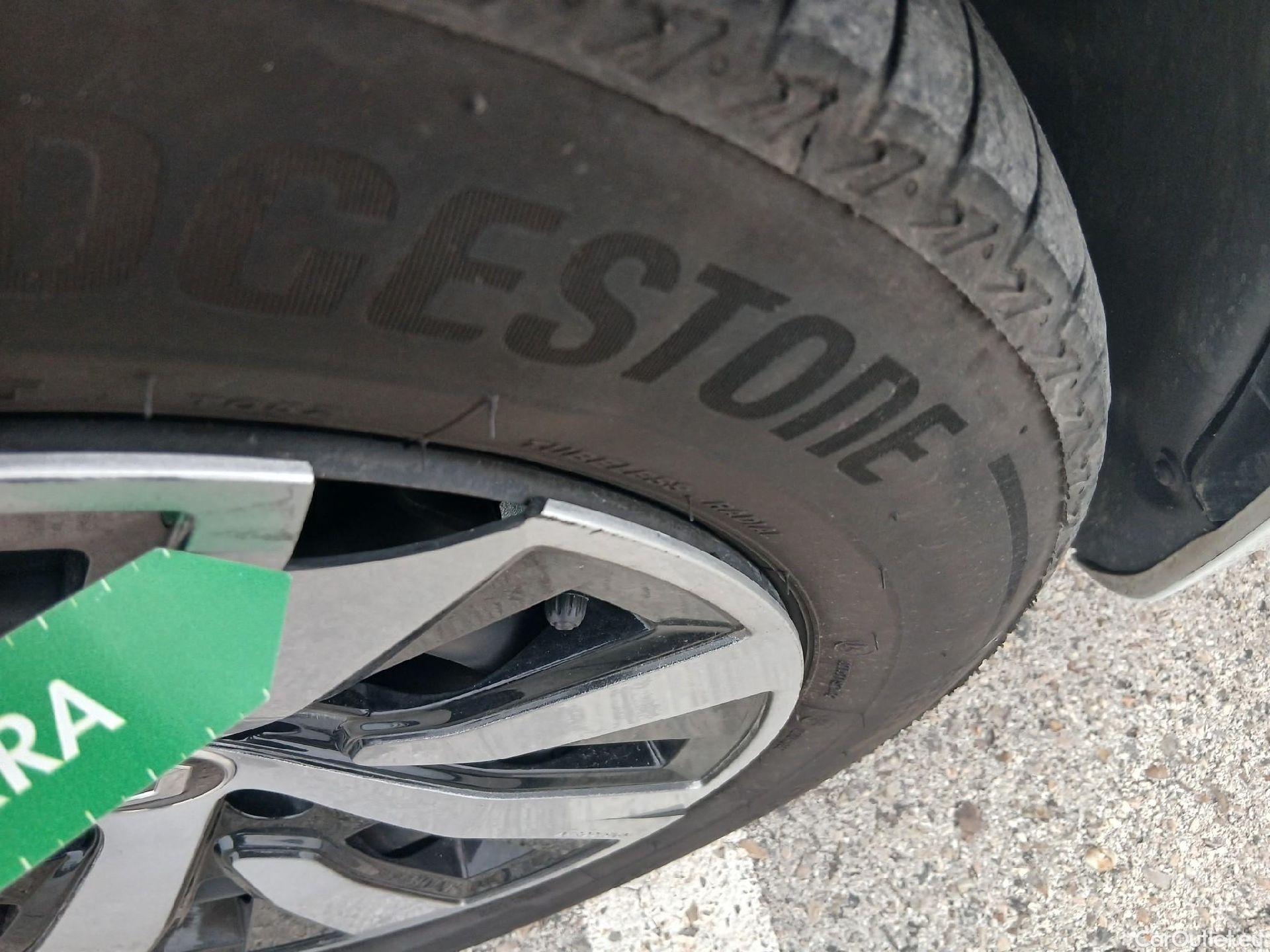  Renault  Clio RENAULT  / 2019 / 5P / berlina con portón Equilibre Blue dCi 74kW (100CV) #4