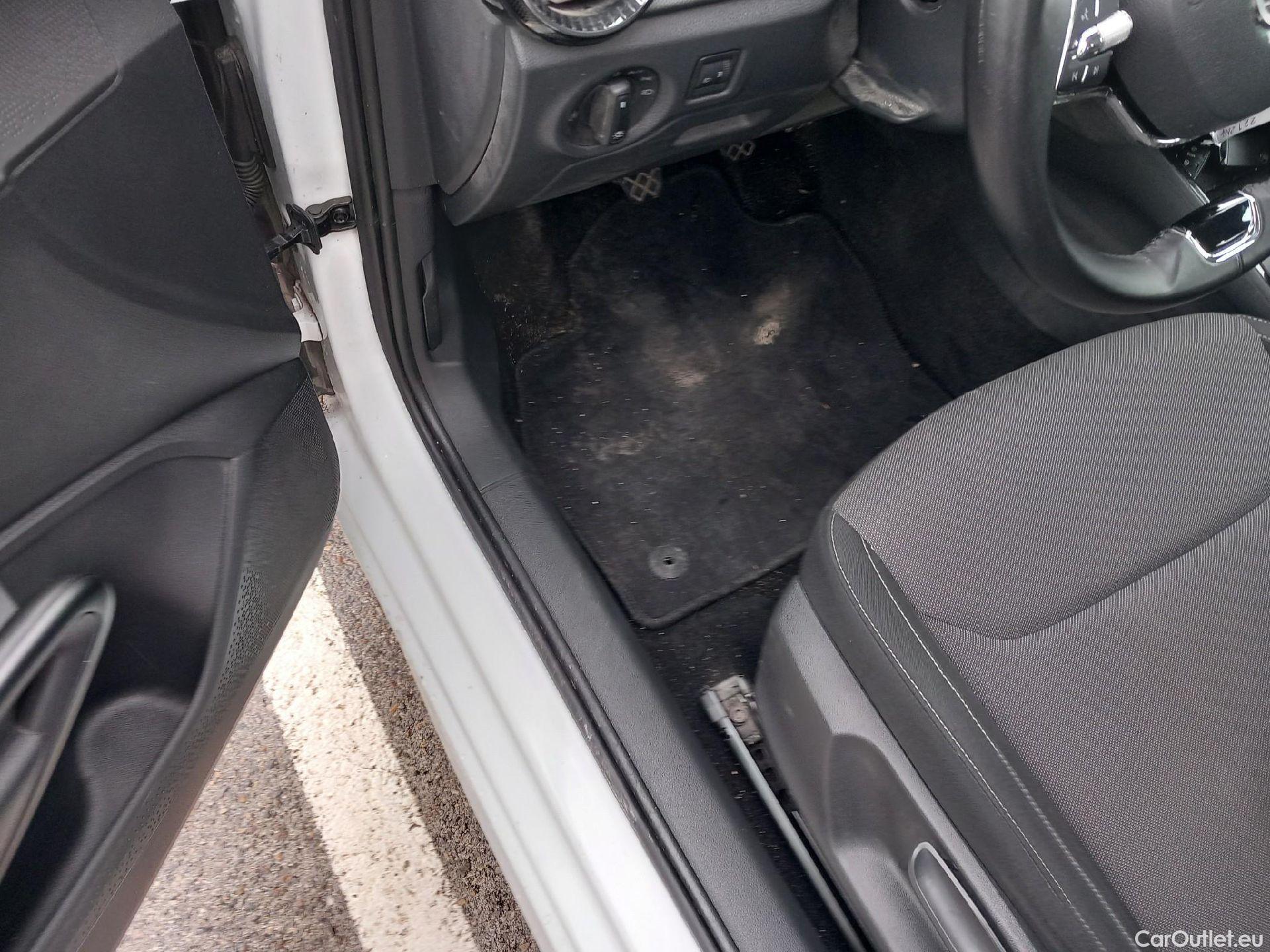  Skoda  Fabia SKODA  / 2021 / 5P / berlina con portón 1.0 TSI 70KW (95CV) Emotion (AC) #3