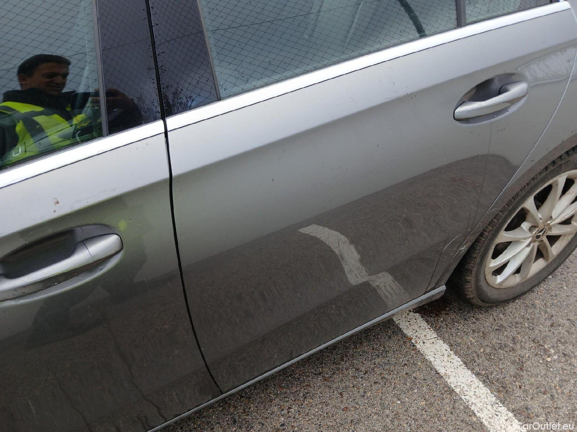  Mercedes  A-Klasse MERCEDES-BENZ Clase A / 2018 / 5P / berlina con portón A 180 d #8