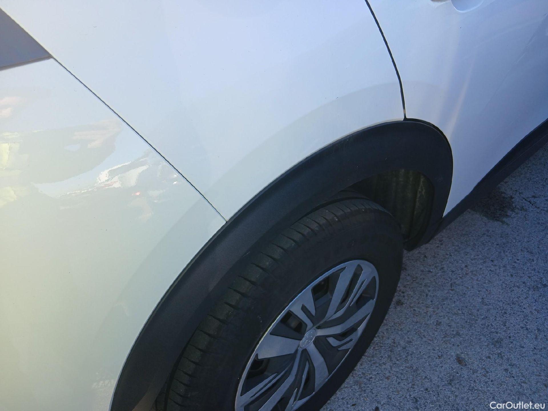  Peugeot  2008 PEUGEOT  / 2019 / 5P / todoterreno Active BlueHDI 100 S&S BVM6 #4