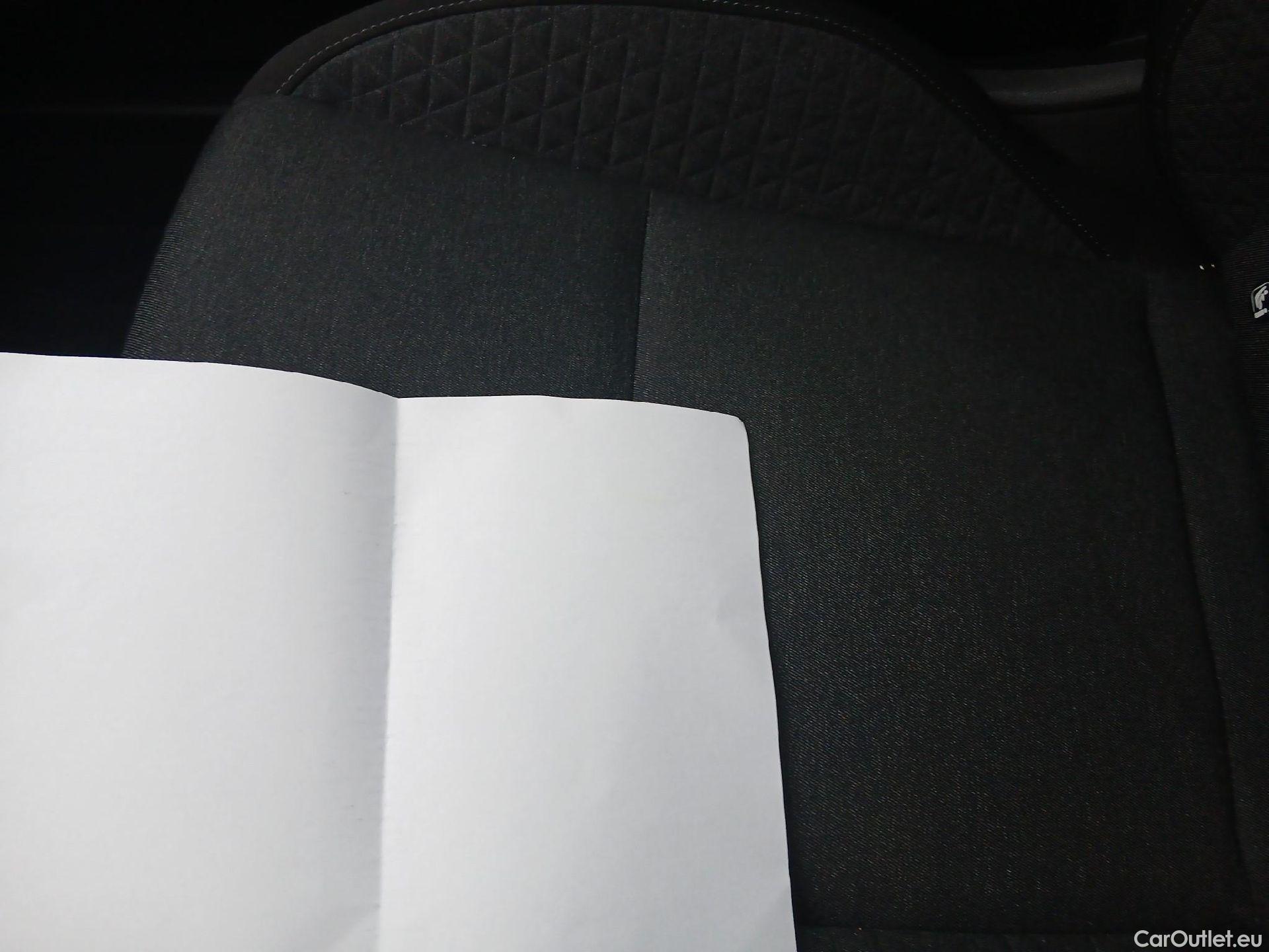  Renault  Clio RENAULT  / 2019 / 5P / berlina con portón Equilibre Blue dCi 74kW (100CV) #2