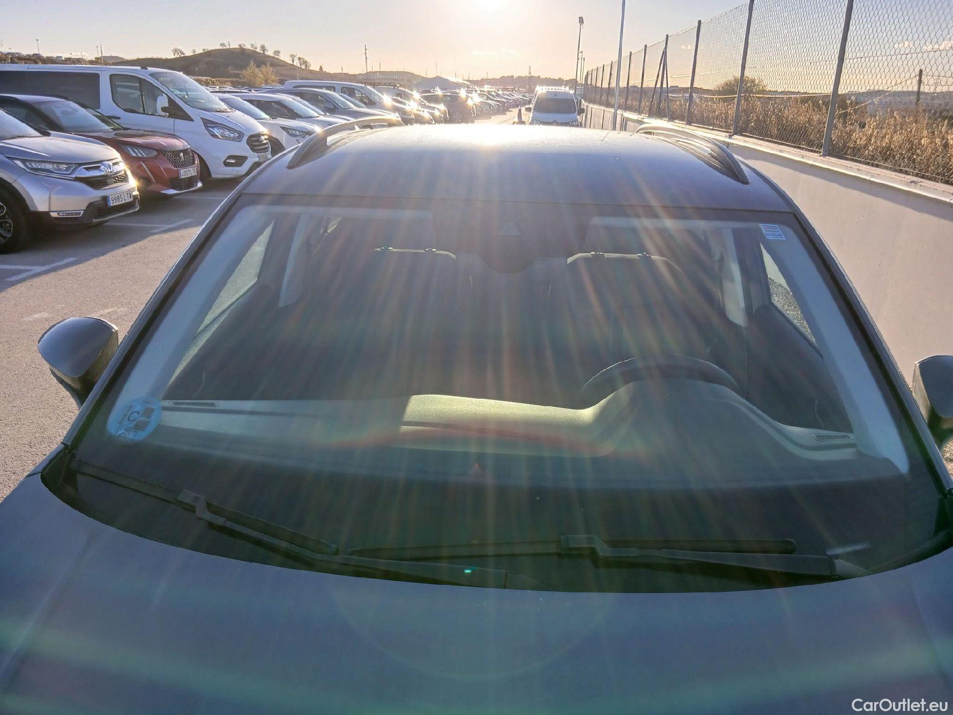  Volkswagen  T-ROC VOLKSWAGEN  / 2017 / 5P / todoterreno Advance 2.0 TDI 110kW (150CV) DSG (AC2) #2