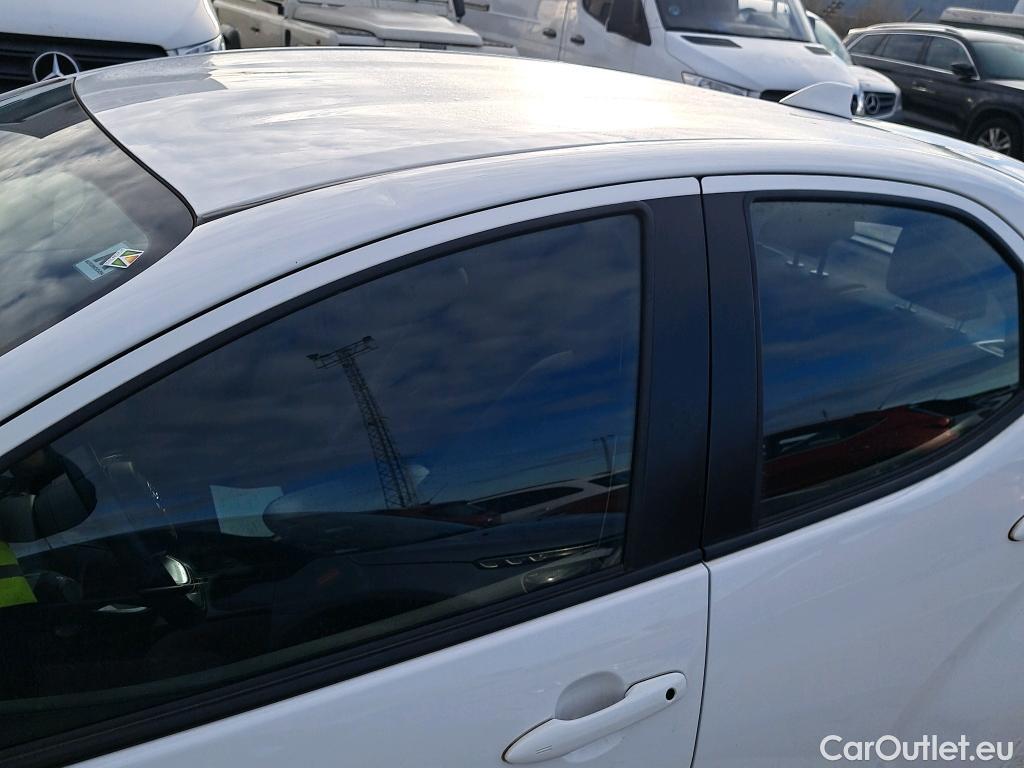  Toyota  Yaris TOYOTA  / 2020 / 5P / berlina con portón 1.5 120H Active Tech #12