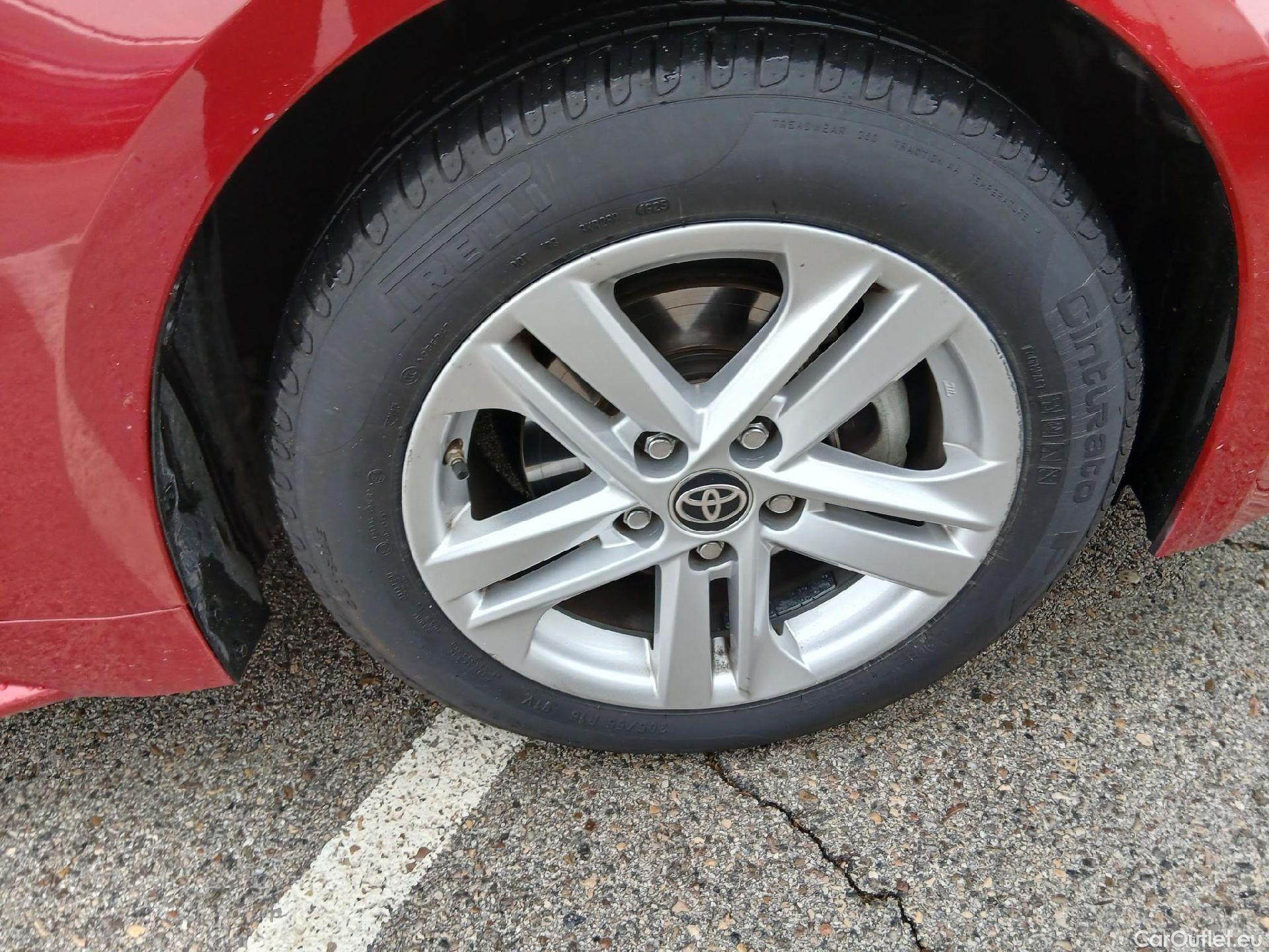  Toyota  Corolla TOYOTA  / 2019 / 5P / familiar 1.8 125H ACTIVE TECH E-CVT TOU SPORT #25