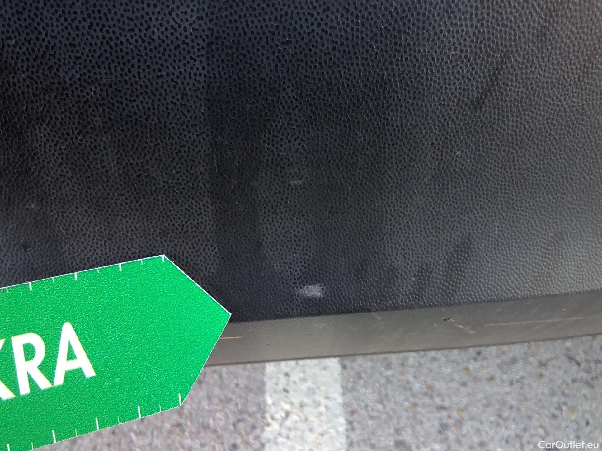  Volkswagen  T-ROC VOLKSWAGEN  / 2017 / 5P / todoterreno Advance 2.0 TDI 110kW (150CV) DSG (AC2) #24