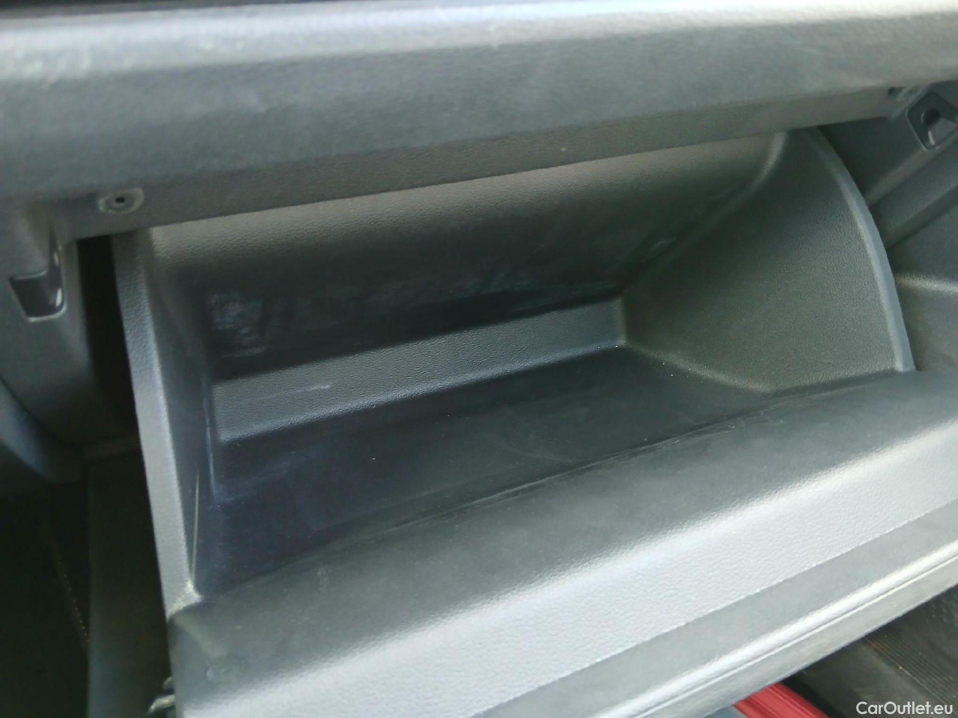  Volkswagen  Golf  VIII Berlina Life 1.0 TSI 110CV MT6 E6d #30