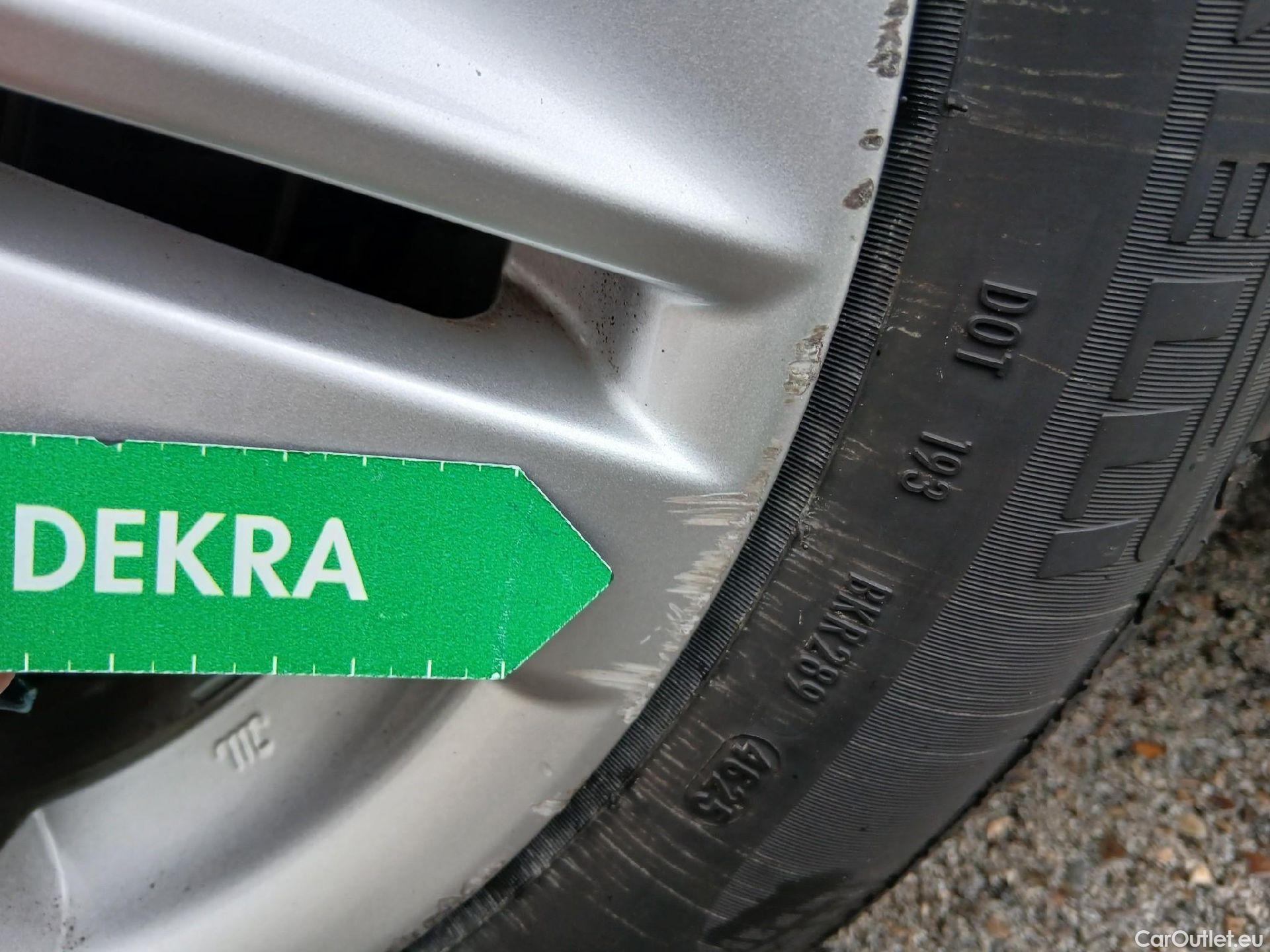  Toyota  Corolla TOYOTA  / 2019 / 5P / familiar 1.8 125H ACTIVE TECH E-CVT TOU SPORT #7