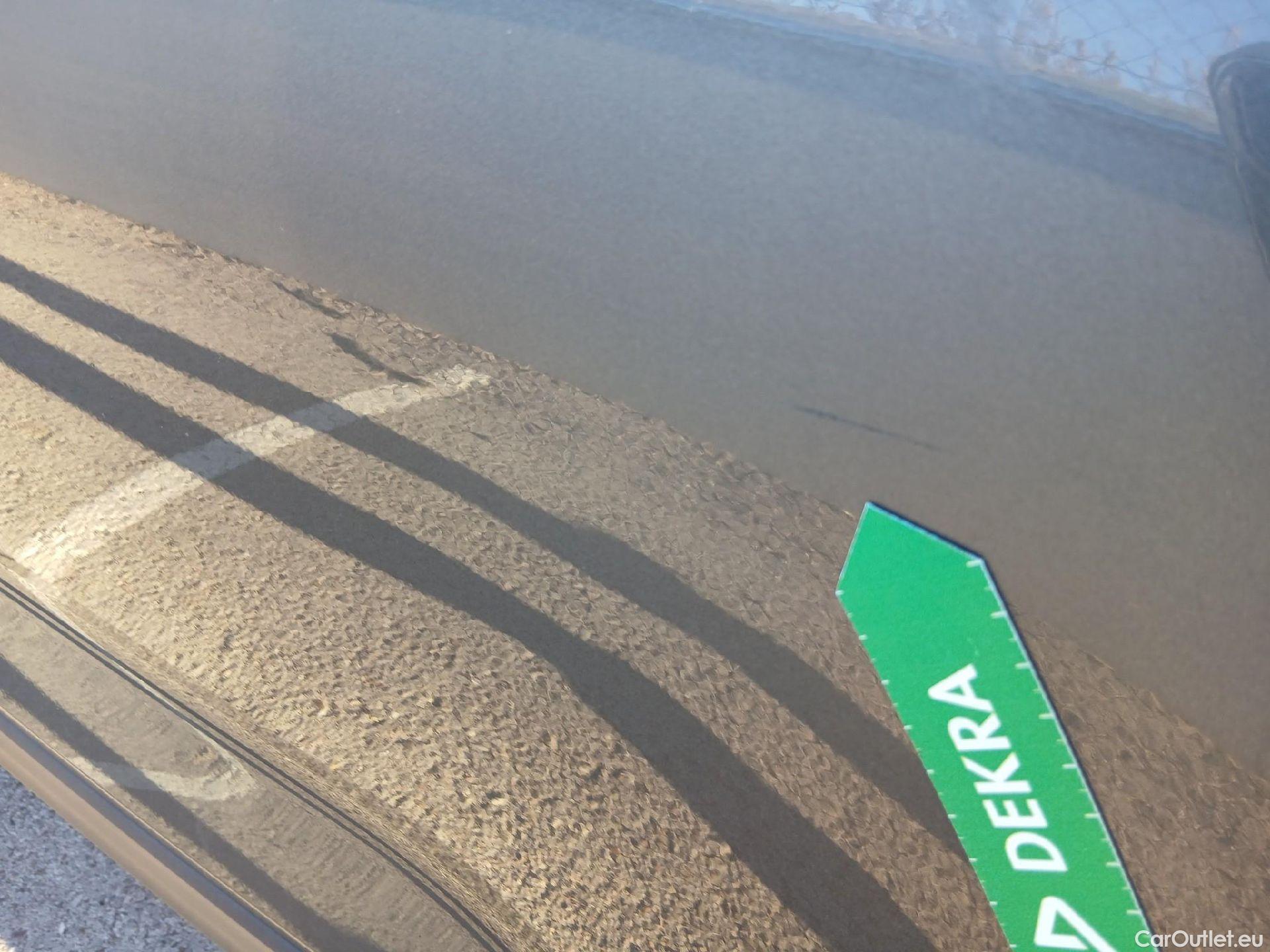  Volkswagen  T-ROC VOLKSWAGEN  / 2017 / 5P / todoterreno Advance 2.0 TDI 110kW (150CV) DSG (AC2) #8