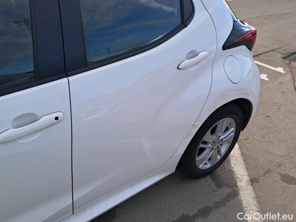  Toyota  Yaris TOYOTA  / 2020 / 5P / berlina con portón 1.5 120H Active Tech #14