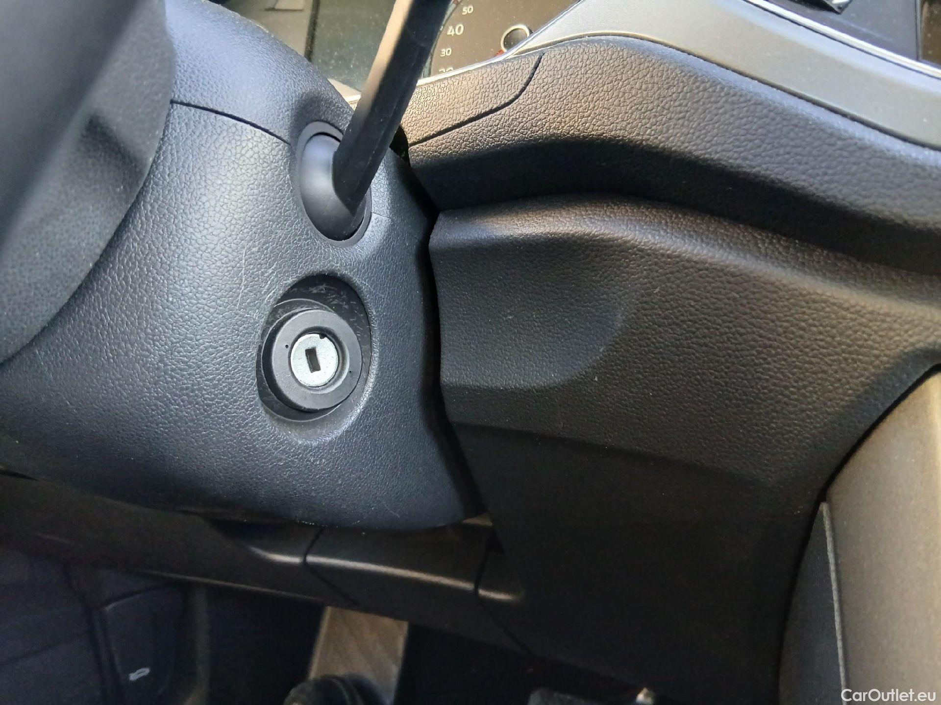  Volkswagen  T-ROC VOLKSWAGEN  / 2017 / 5P / todoterreno Advance 2.0 TDI 110kW (150CV) DSG (AC2) #1