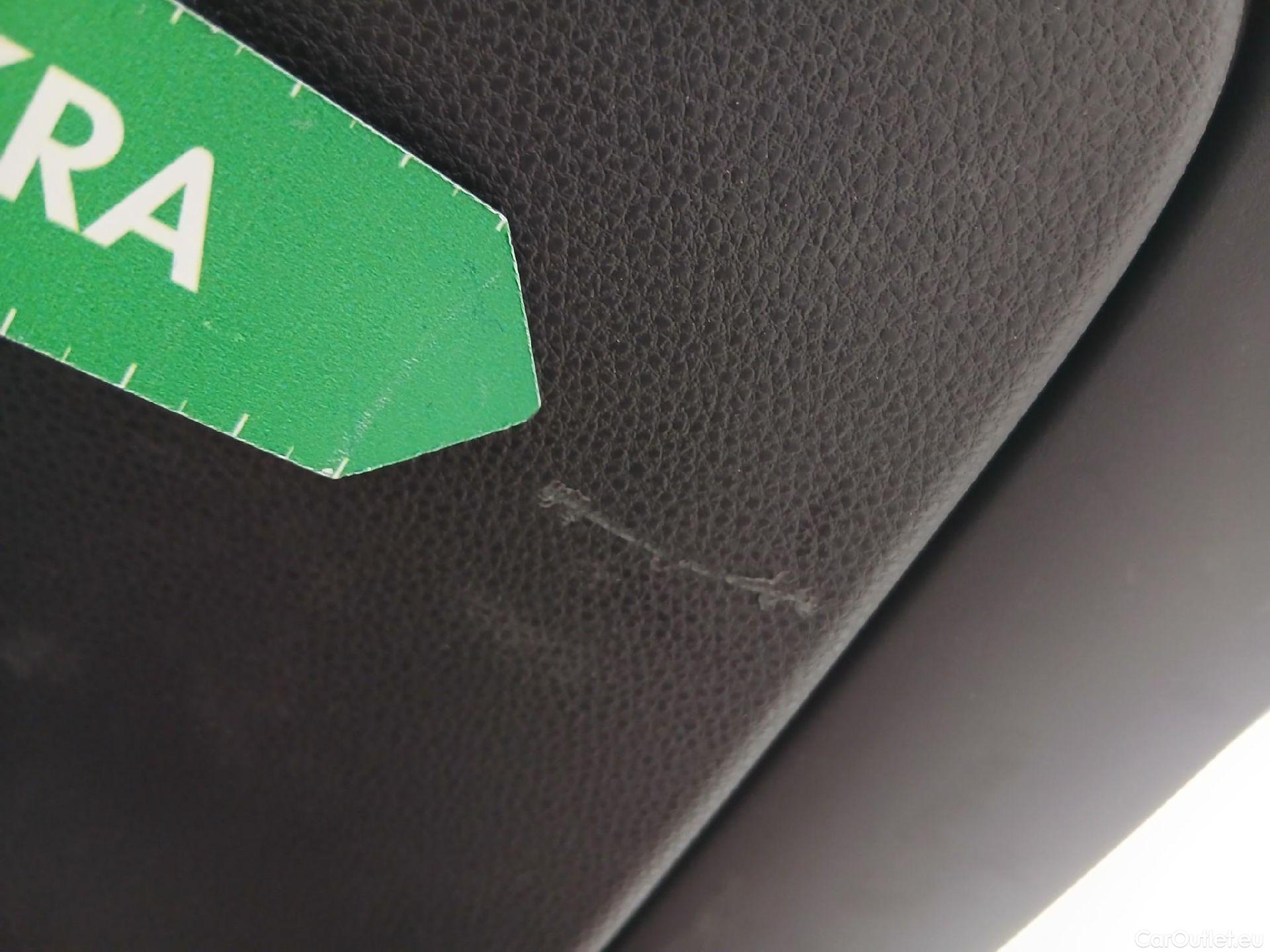  Toyota  Corolla TOYOTA  / 2019 / 5P / familiar 1.8 125H ACTIVE TECH E-CVT TOU SPORT #19