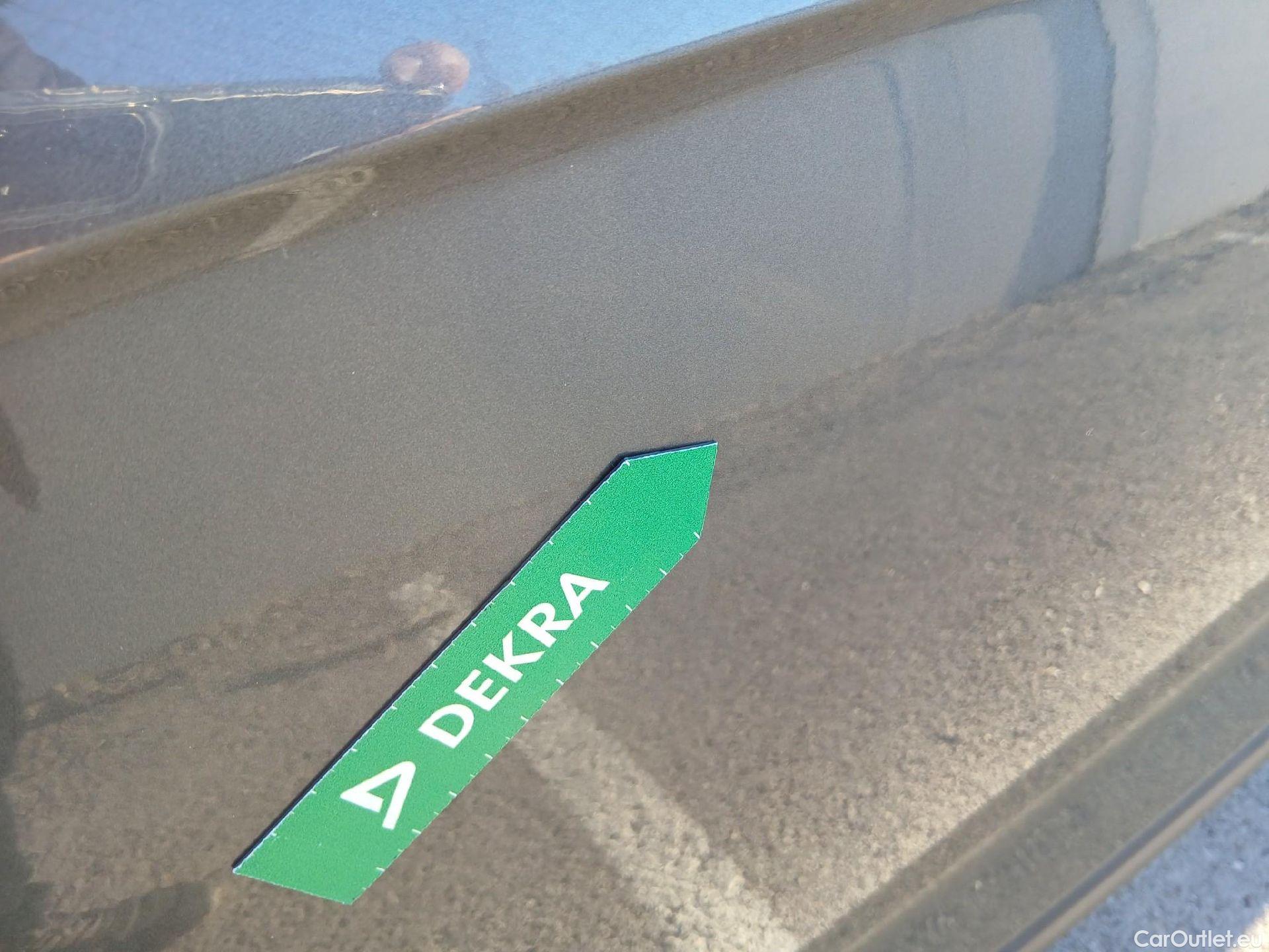  Volkswagen  T-ROC VOLKSWAGEN  / 2017 / 5P / todoterreno Advance 2.0 TDI 110kW (150CV) DSG (AC2) #6