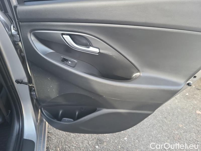  Hyundai  i30   cw (PD)(2017->)  kom.1.0TGDI 120 Comfort #16