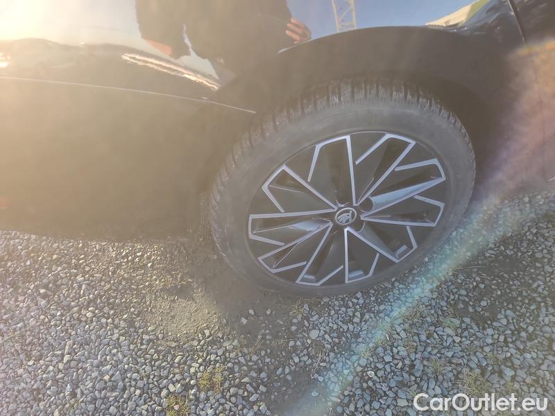  Skoda  Superb  (3V3)(2015) Supe.FL2.0TSI 140 L&K AT #8