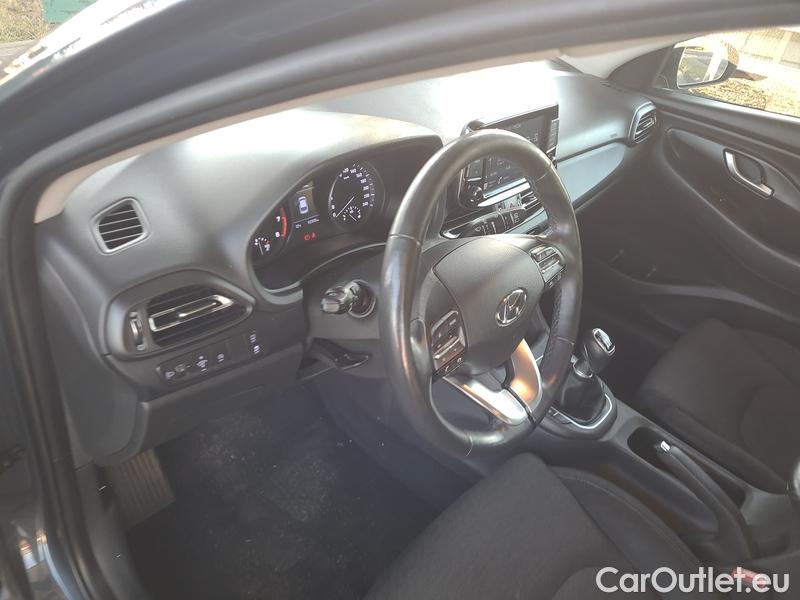  Hyundai  i30   cw (PD)(2017->)  kom.1.0TGDI 120 Smart #12