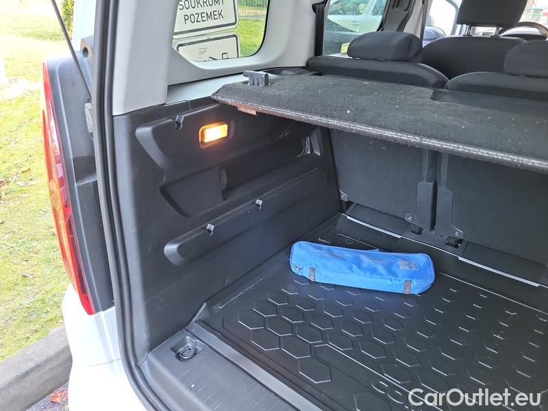  Opel  Combo  Life (E)  (2018) Com.L.1.5D 96 Elegance Plus 5d #16
