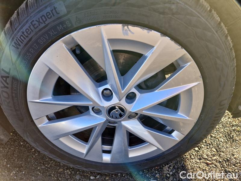  Skoda  Octavia  Lim. (NX3)(2020)  1.0TSI 81 Style #27