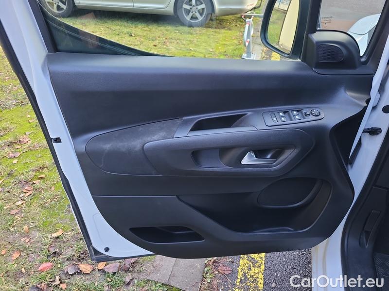  Opel  Combo  Life (E)  (2018) Com.L.1.5D 96 Elegance Plus 5d #6