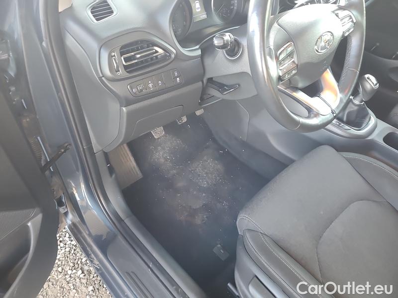  Hyundai  i30   cw (PD)(2017->)  kom.1.0TGDI 120 Smart #17