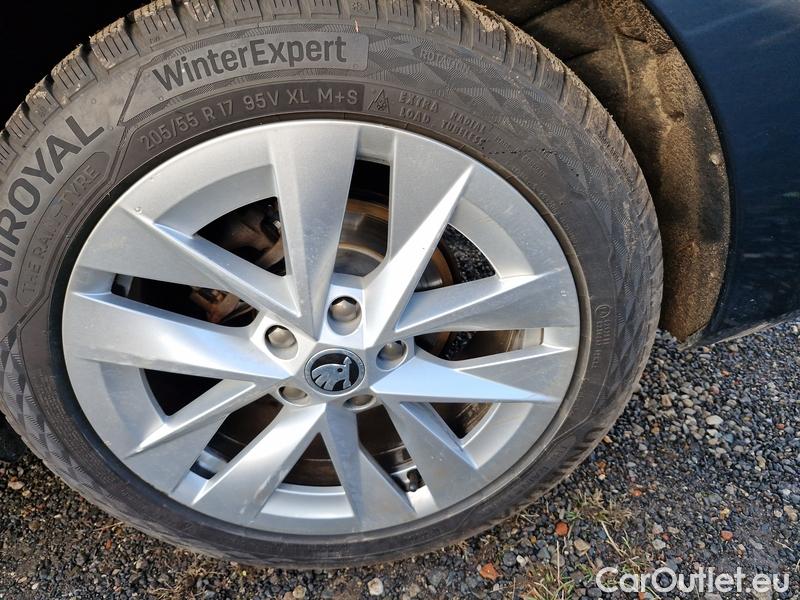  Skoda  Octavia  Lim. (NX3)(2020)  1.0TSI 81 Style #9