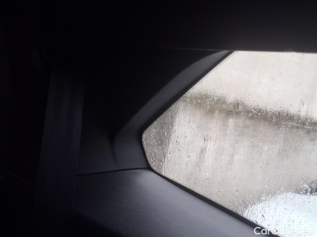  Peugeot  5008  GT Line 1.5 HDi 130CV BVA8 7 Sieges E6dT #36