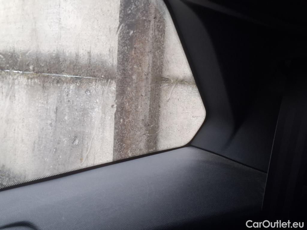  Peugeot  5008  GT Line 1.5 HDi 130CV BVA8 7 Sieges E6dT #30