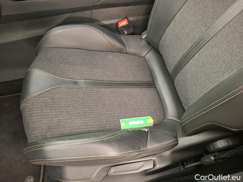  Peugeot  5008  GT Line 1.5 HDi 130CV BVA8 7 Sieges E6dT #16