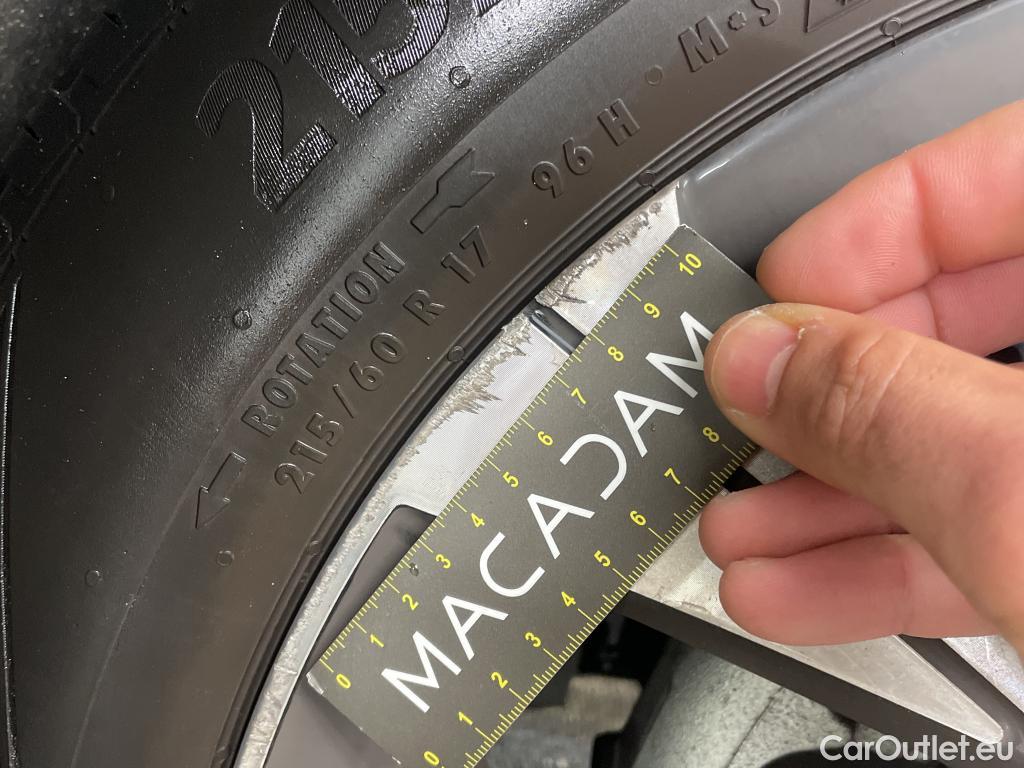  Renault  Captur RENAULT  / 2019 / 5P / SUV techno mild hybrid 140 #3