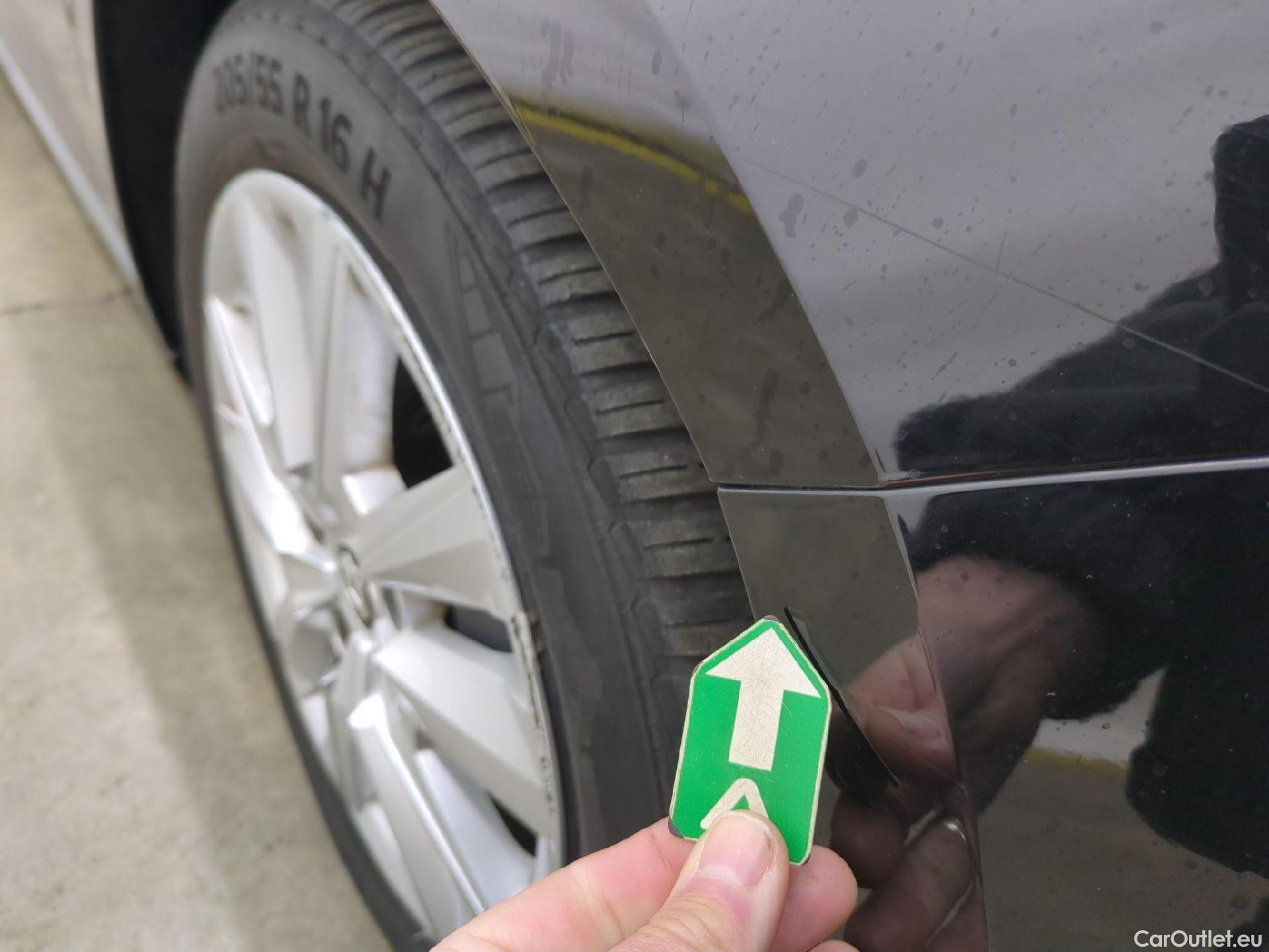  Renault  Megane RENAULT Mégane Berline / 2020 / 5P / Berline Business TCe 140 EDC FAP -21N #8