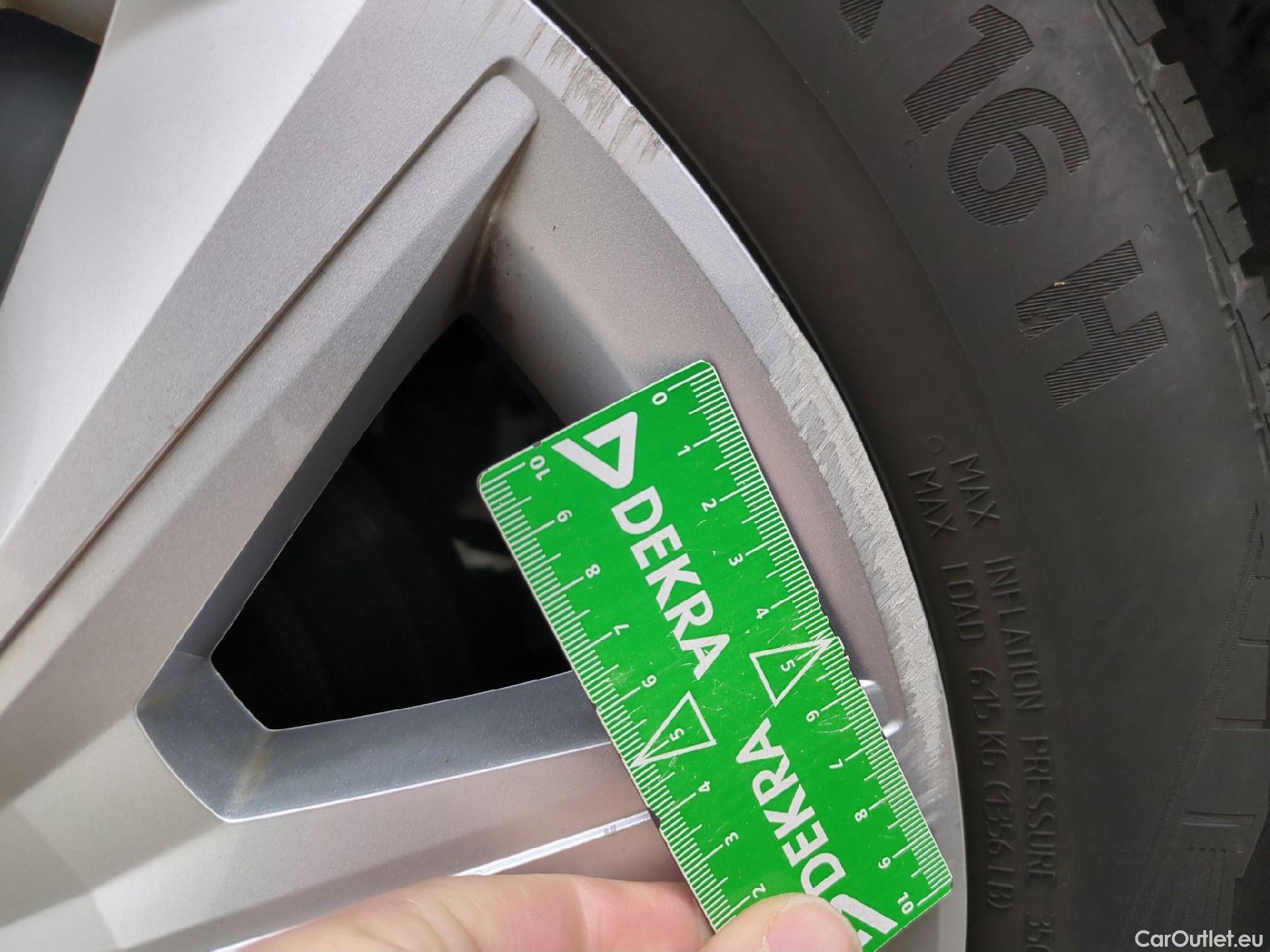  Renault  Megane RENAULT Mégane Berline / 2020 / 5P / Berline Business TCe 140 EDC FAP -21N #4