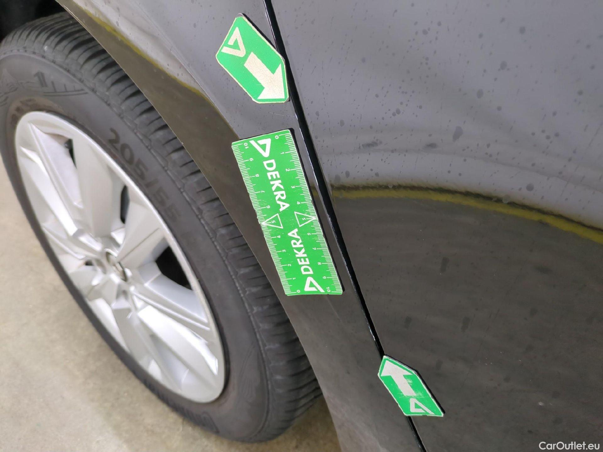  Renault  Megane RENAULT Mégane Berline / 2020 / 5P / Berline Business TCe 140 EDC FAP -21N #25