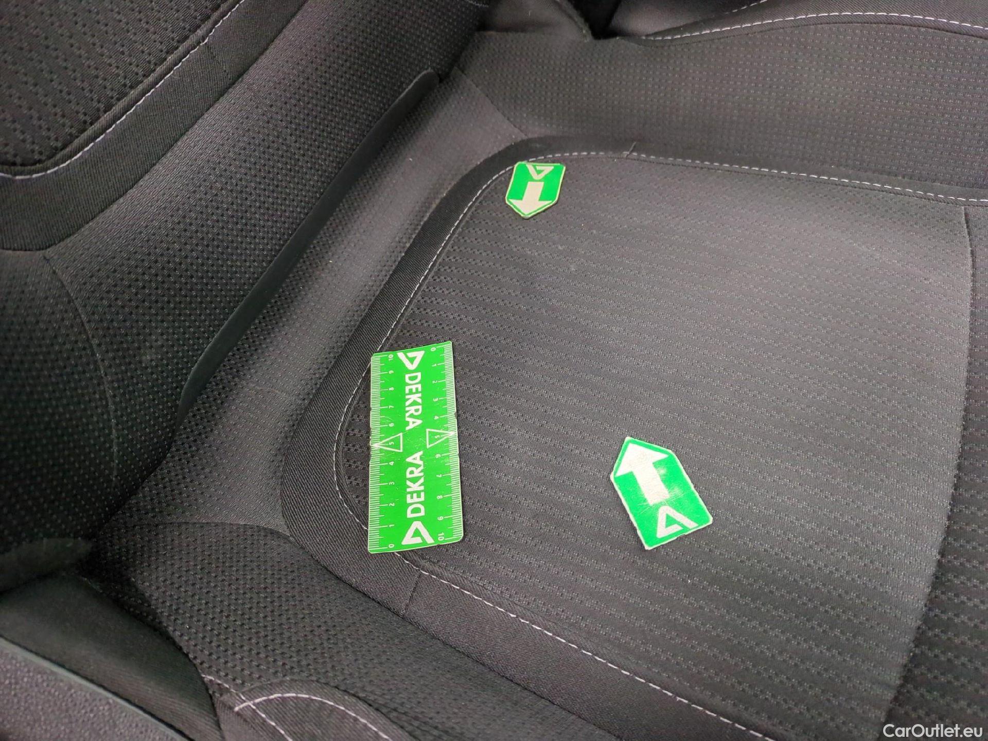  Renault  Megane RENAULT Mégane Berline / 2020 / 5P / Berline Business TCe 140 EDC FAP -21N #26