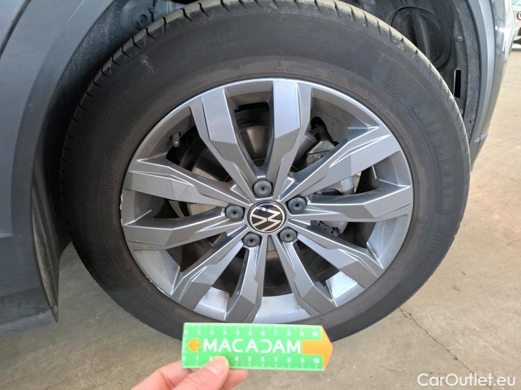  Volkswagen  T-ROC  R-Line 1.5 TSI 150CV BVM6 E6d #49