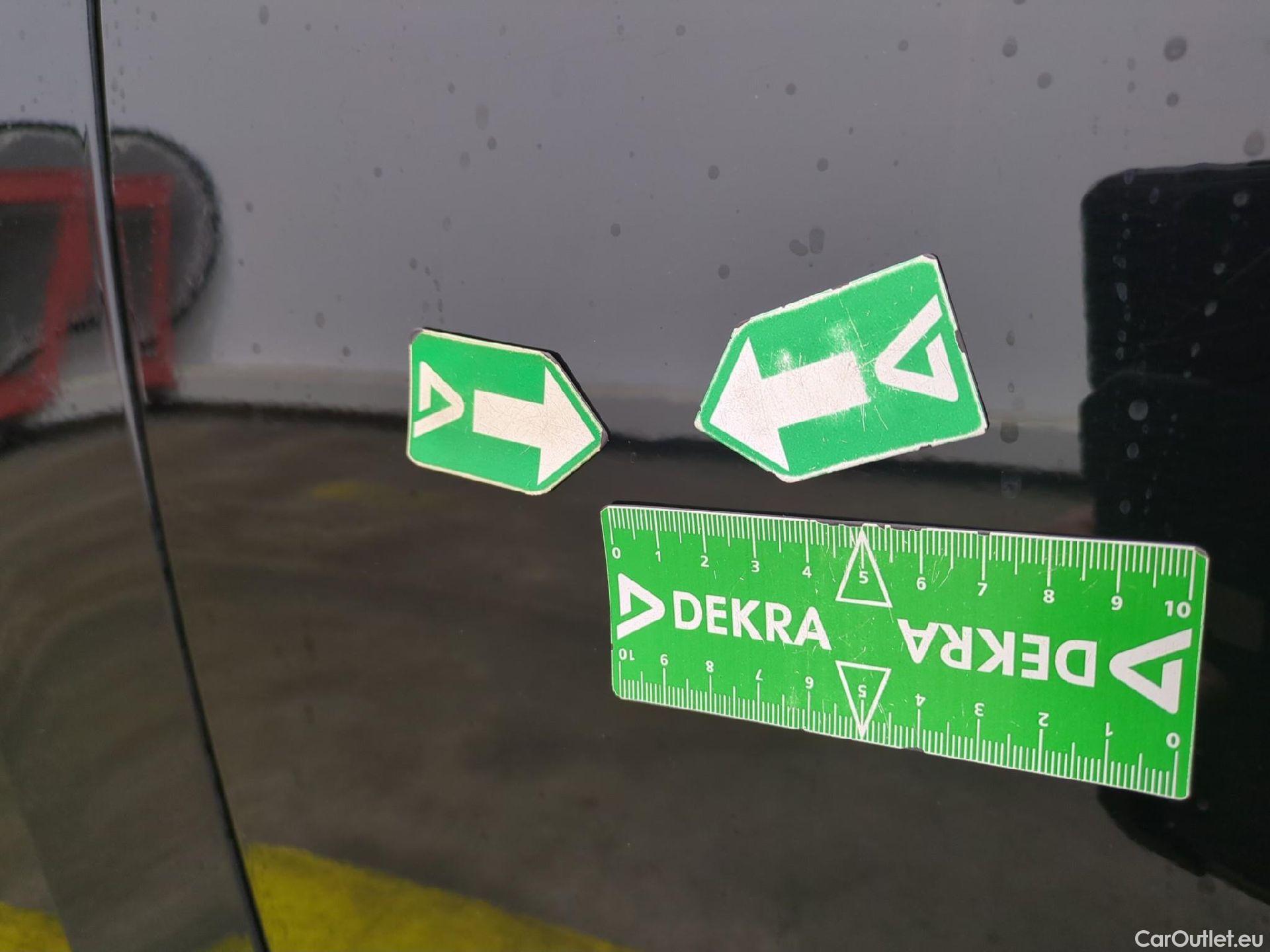  Renault  Megane RENAULT Mégane Berline / 2020 / 5P / Berline Business TCe 140 EDC FAP -21N #17