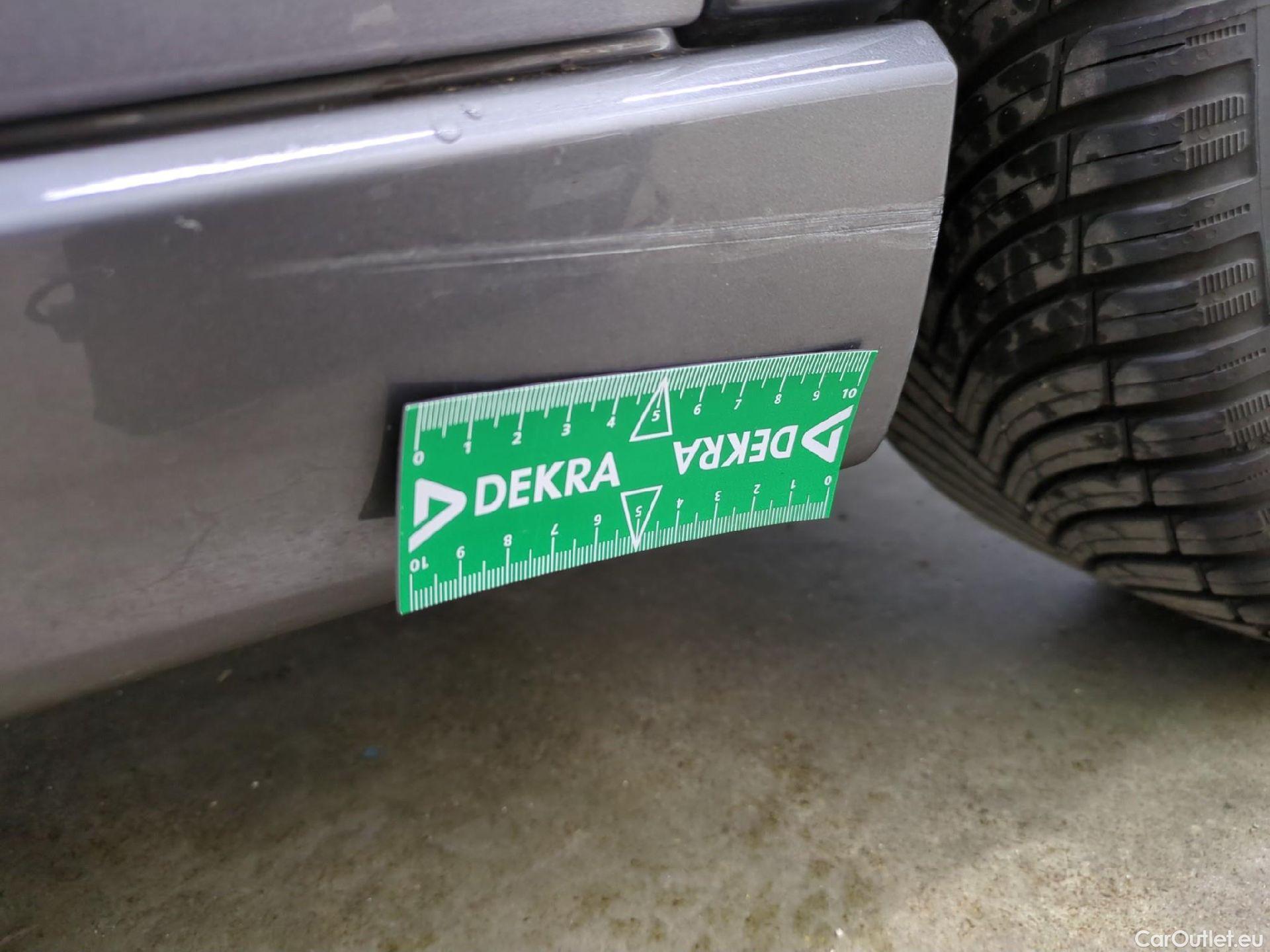  Mercedes  A-Klasse MERCEDES-BENZ Classe A Compact / 2018 / 5P / Berline A 180 d Business Line 7G-DCT #45