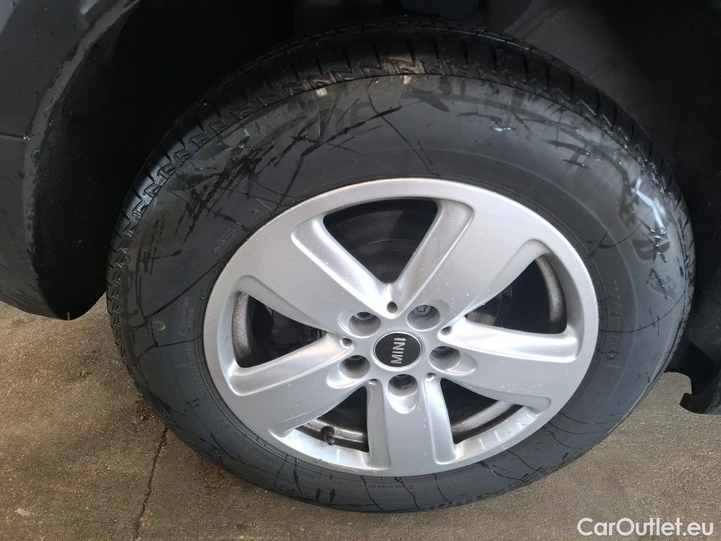  Mini  Countryman MINI  / 2020 / 5P / Crossover One D Finition Business Design 116 BVA7 #2