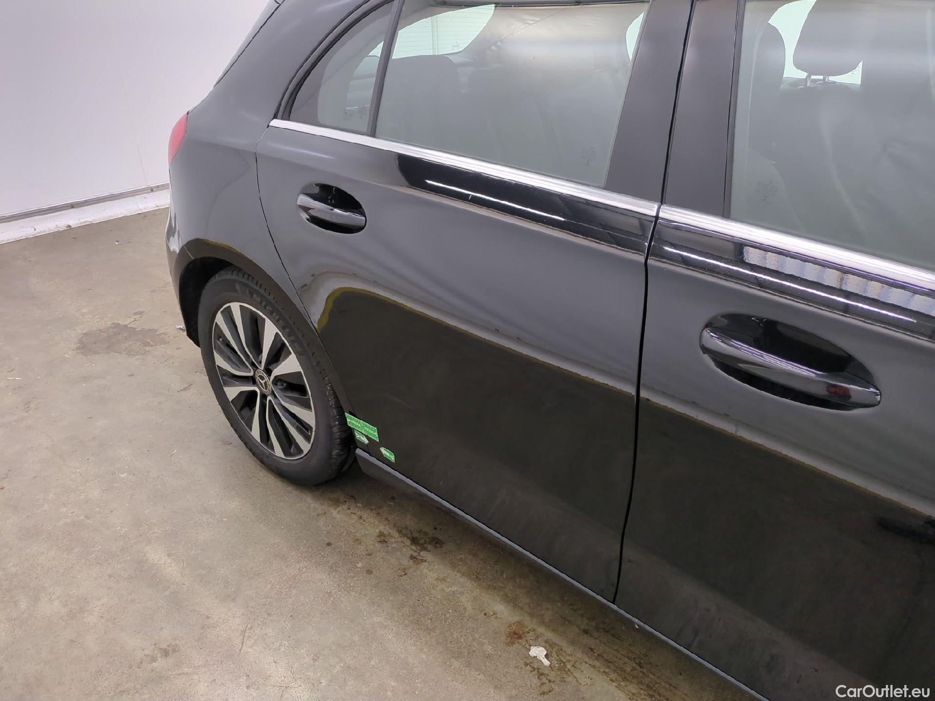  Mercedes  A-Klasse MERCEDES-BENZ Classe A Compact / 2018 / 5P / Berline A 200 d Business Line 8G-DCT #19