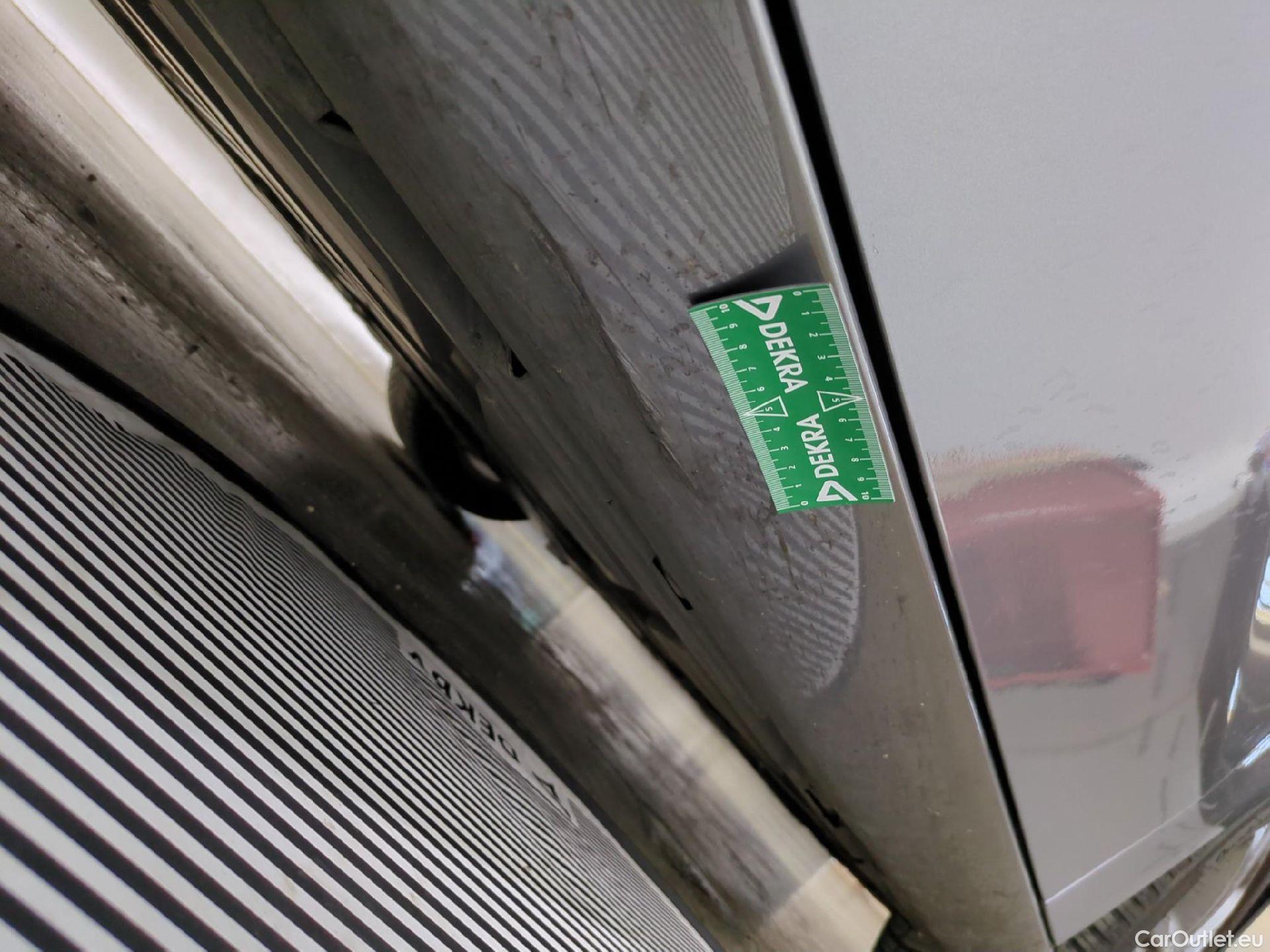  Mercedes  A-Klasse MERCEDES-BENZ Classe A Compact / 2018 / 5P / Berline A 180 d Business Line 7G-DCT #43